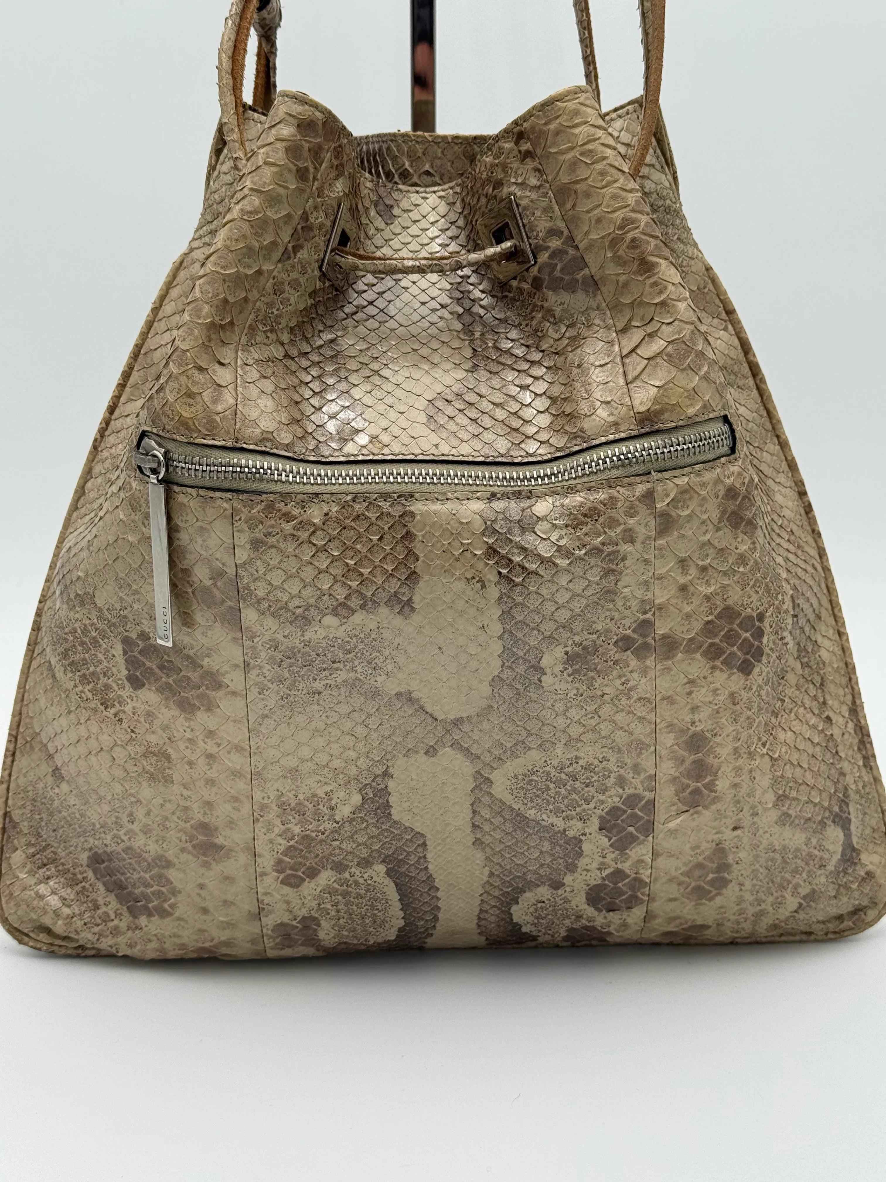 Gucci Vintage Tom Ford Bucket Bag in Beige Python Leather