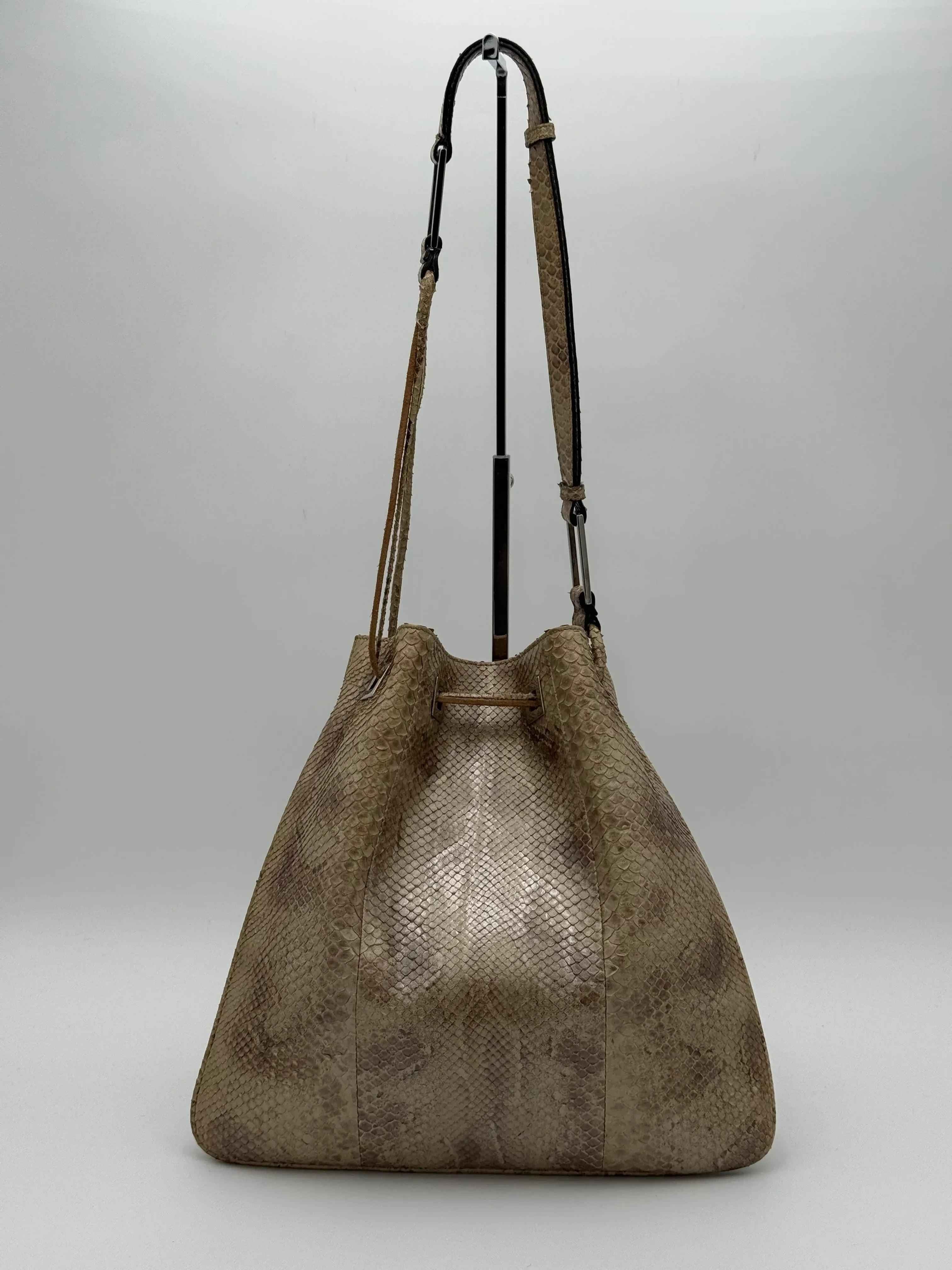 Gucci Vintage Tom Ford Bucket Bag in Beige Python Leather