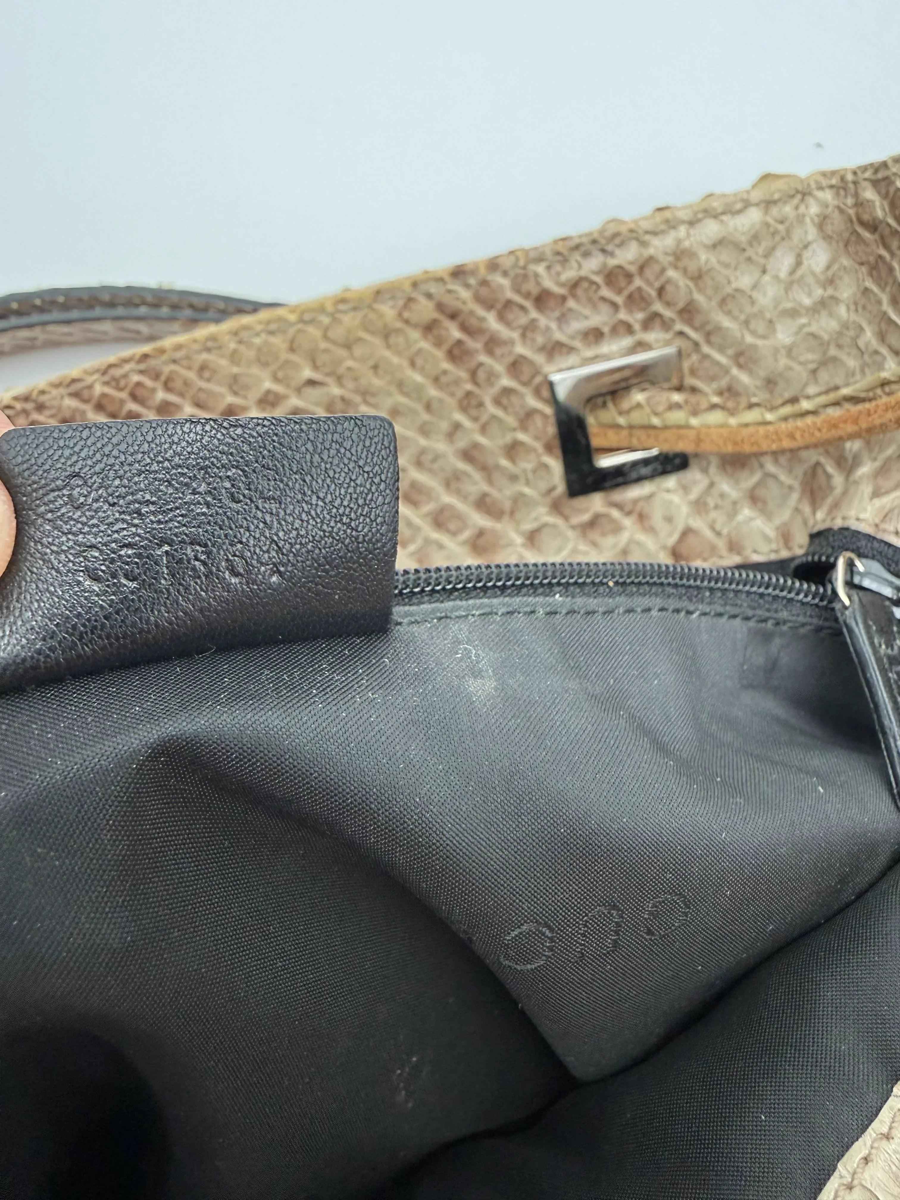 Gucci Borsa Vintage Tom Ford a Secchiello in Pelle di Pitone Beige