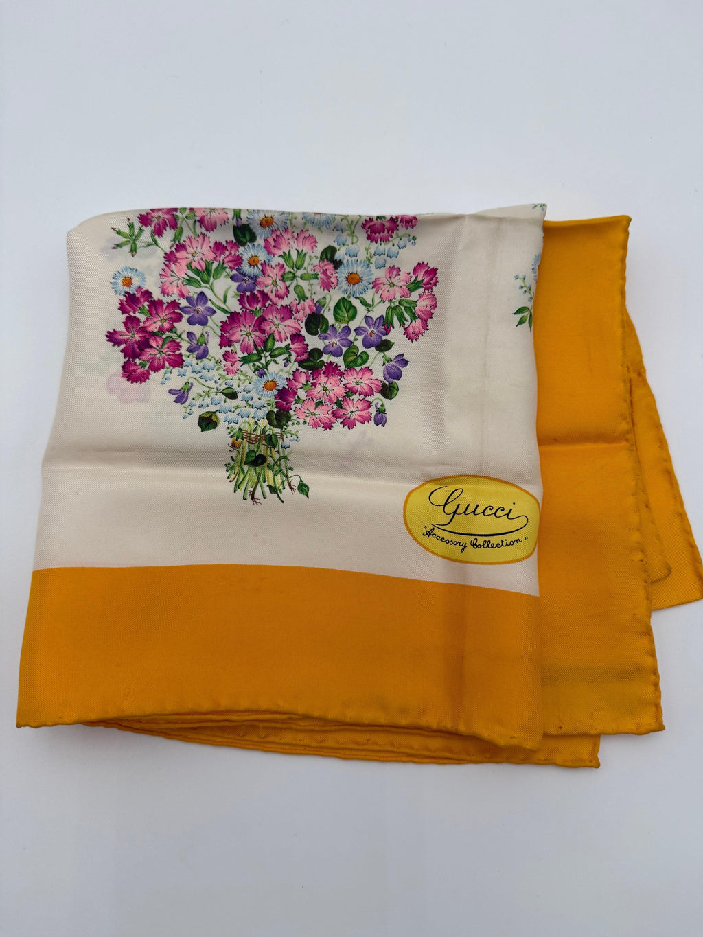 Gucci Foulard Vintage Accessory Collection Motivo Floreale con Bordo Senape - Mercatino di Ninni