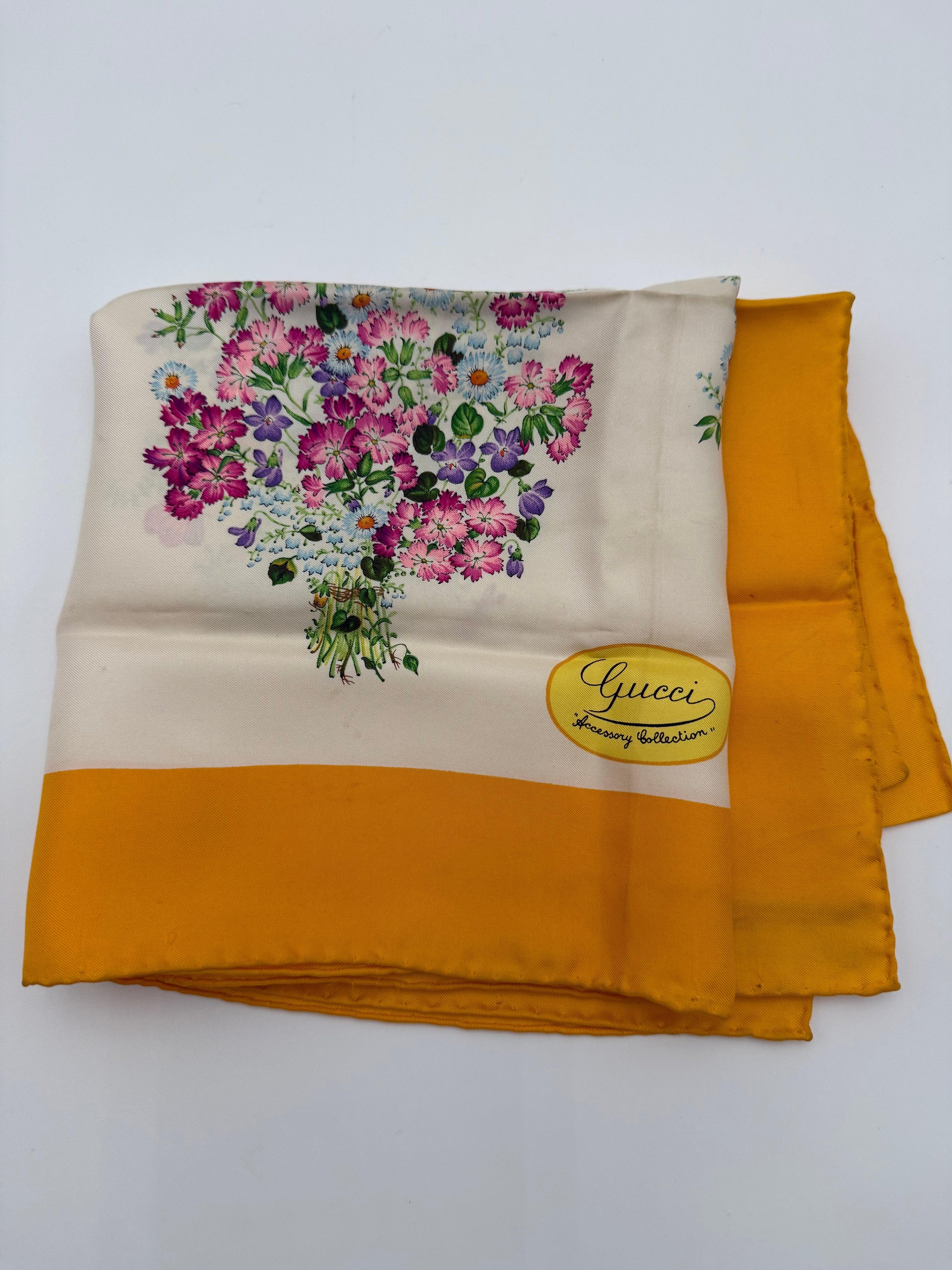 Gucci Foulard Vintage Accessory Collection Motivo Floreale con Bordo Senape - Mercatino di Ninni