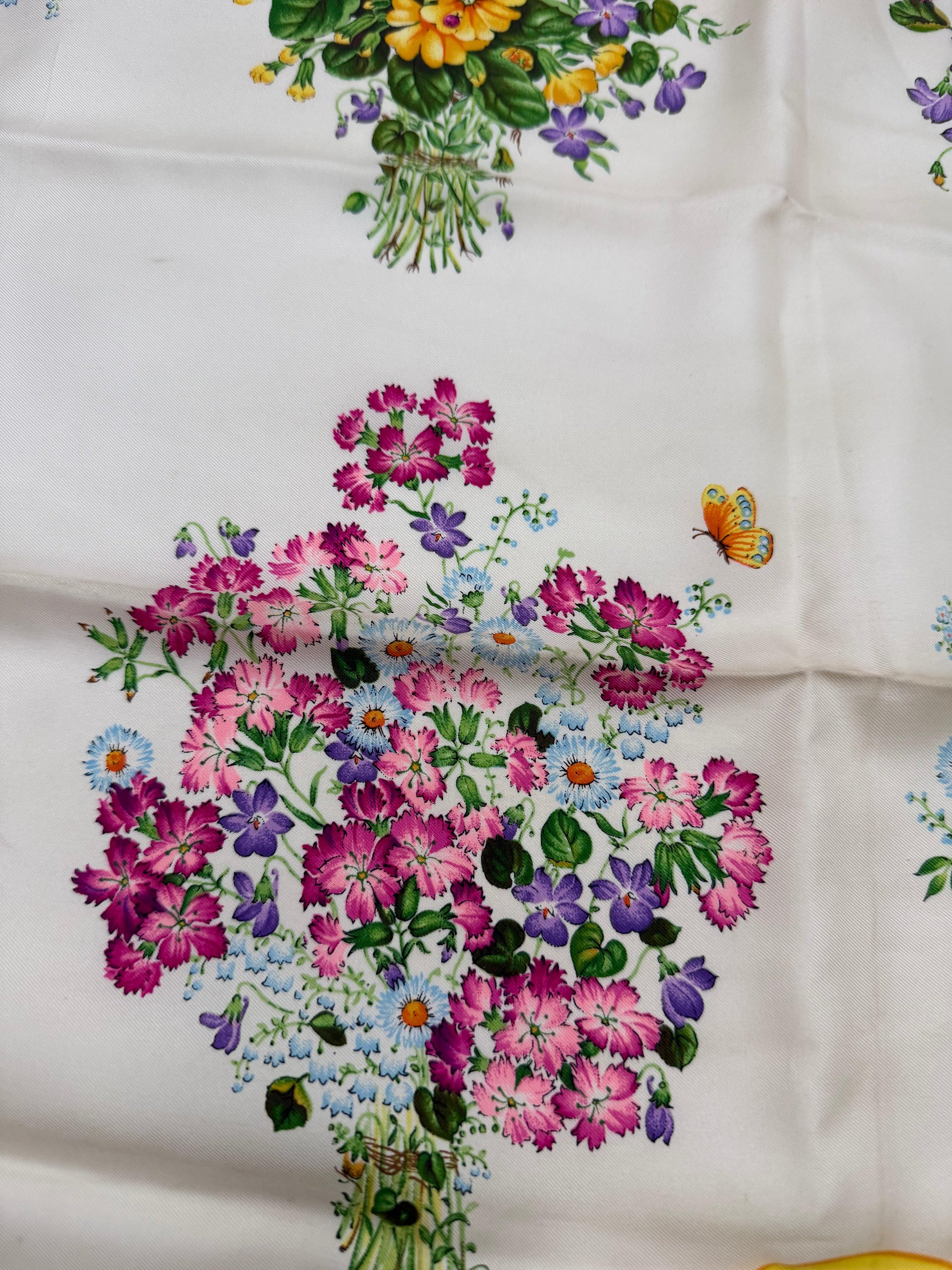 Gucci Foulard Vintage Accessory Collection Motivo Floreale con Bordo Senape - Mercatino di Ninni