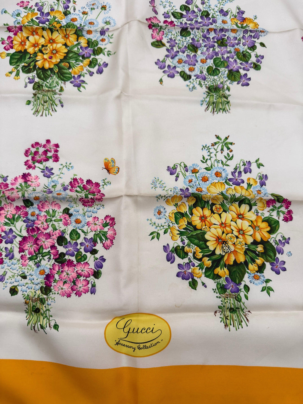 Gucci Foulard Vintage Accessory Collection Motivo Floreale con Bordo Senape - Mercatino di Ninni