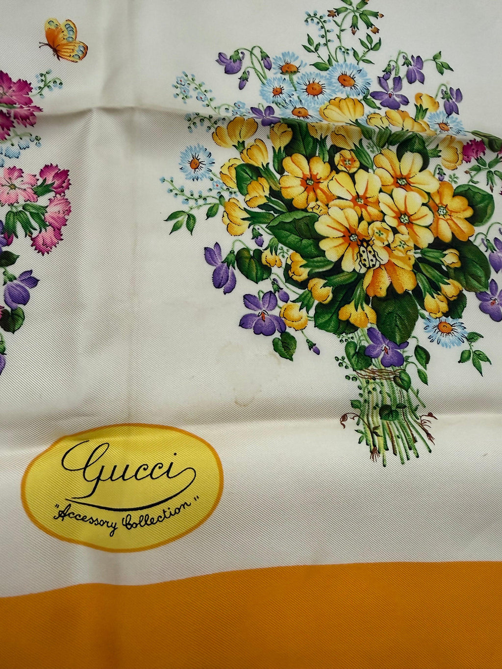 Gucci Foulard Vintage Accessory Collection Motivo Floreale con Bordo Senape - Mercatino di Ninni