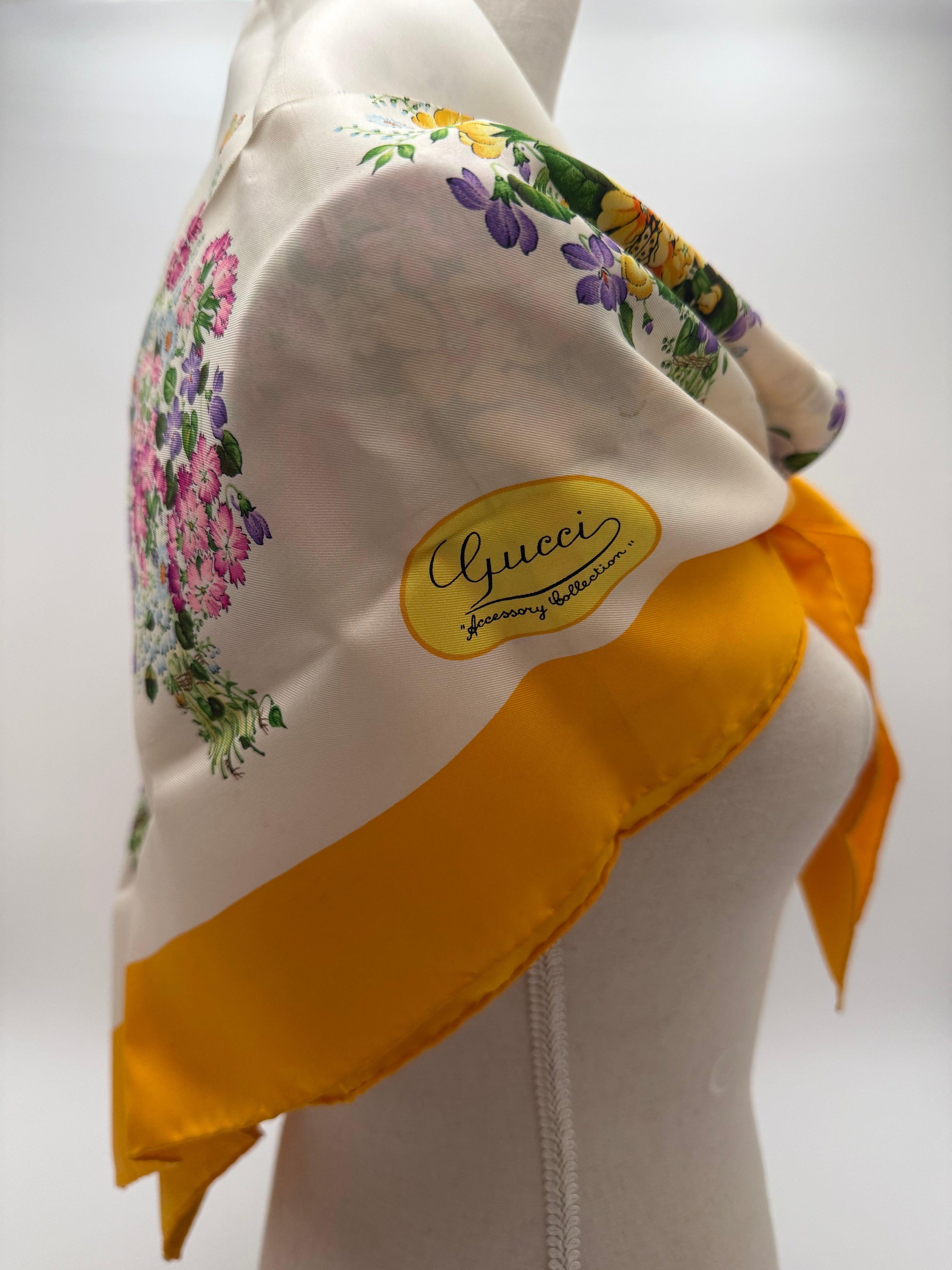 Gucci Foulard Vintage Accessory Collection Motivo Floreale con Bordo Senape - Mercatino di Ninni