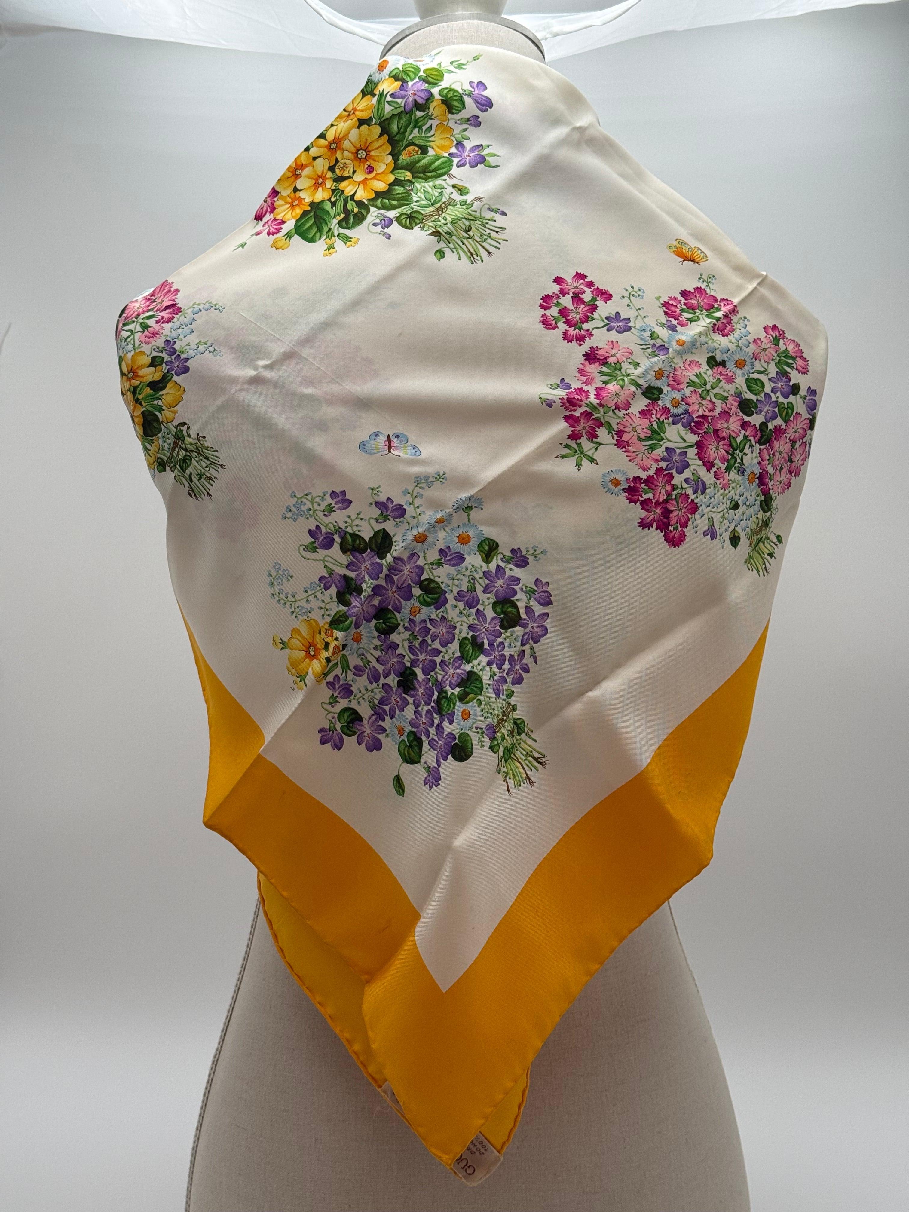 Gucci Foulard Vintage Accessory Collection Motivo Floreale con Bordo Senape - Mercatino di Ninni