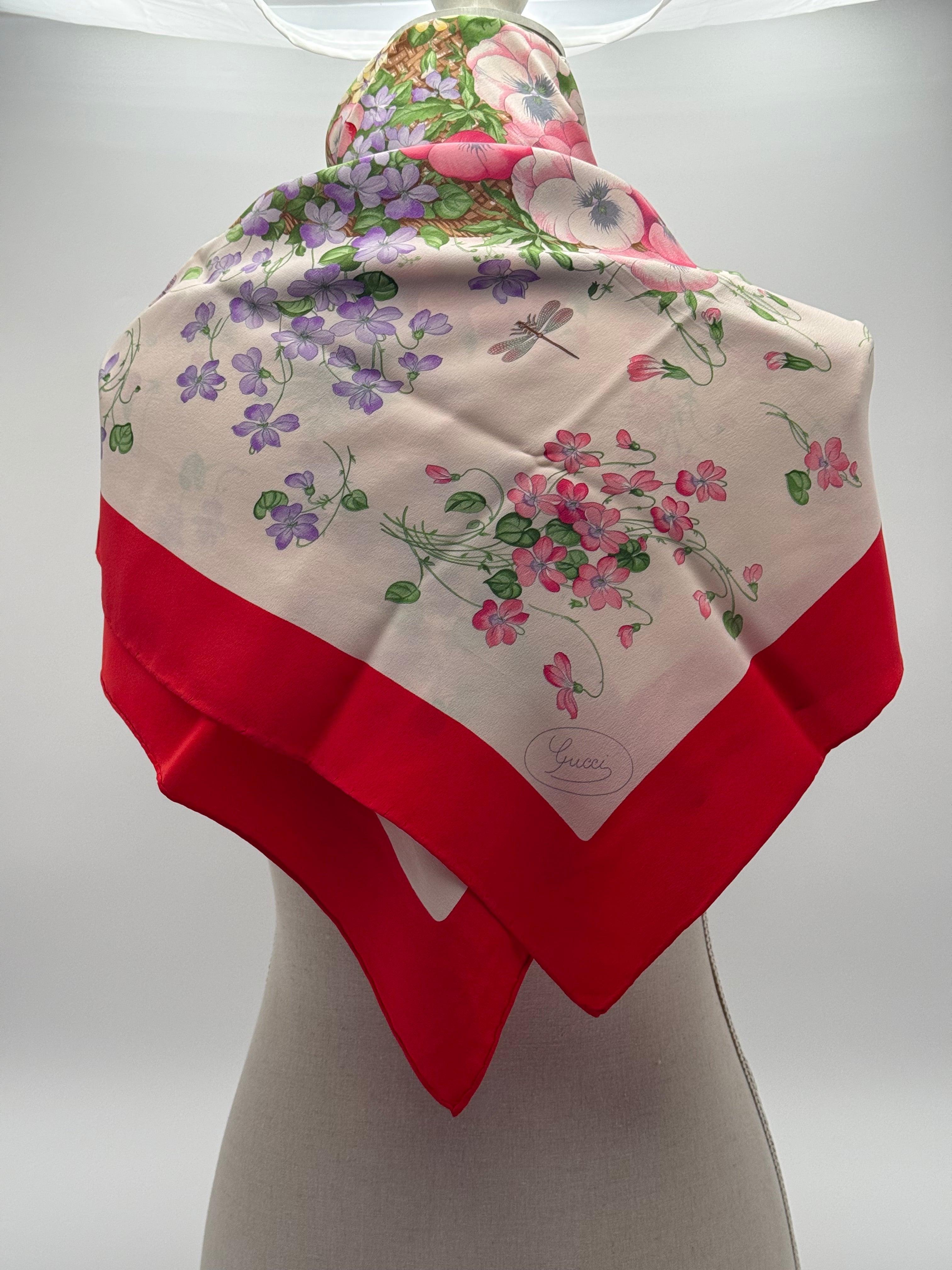 Gucci Foulard Vintage in Seta Motivo Floreale con Bordo Rosso - Mercatino di Ninni