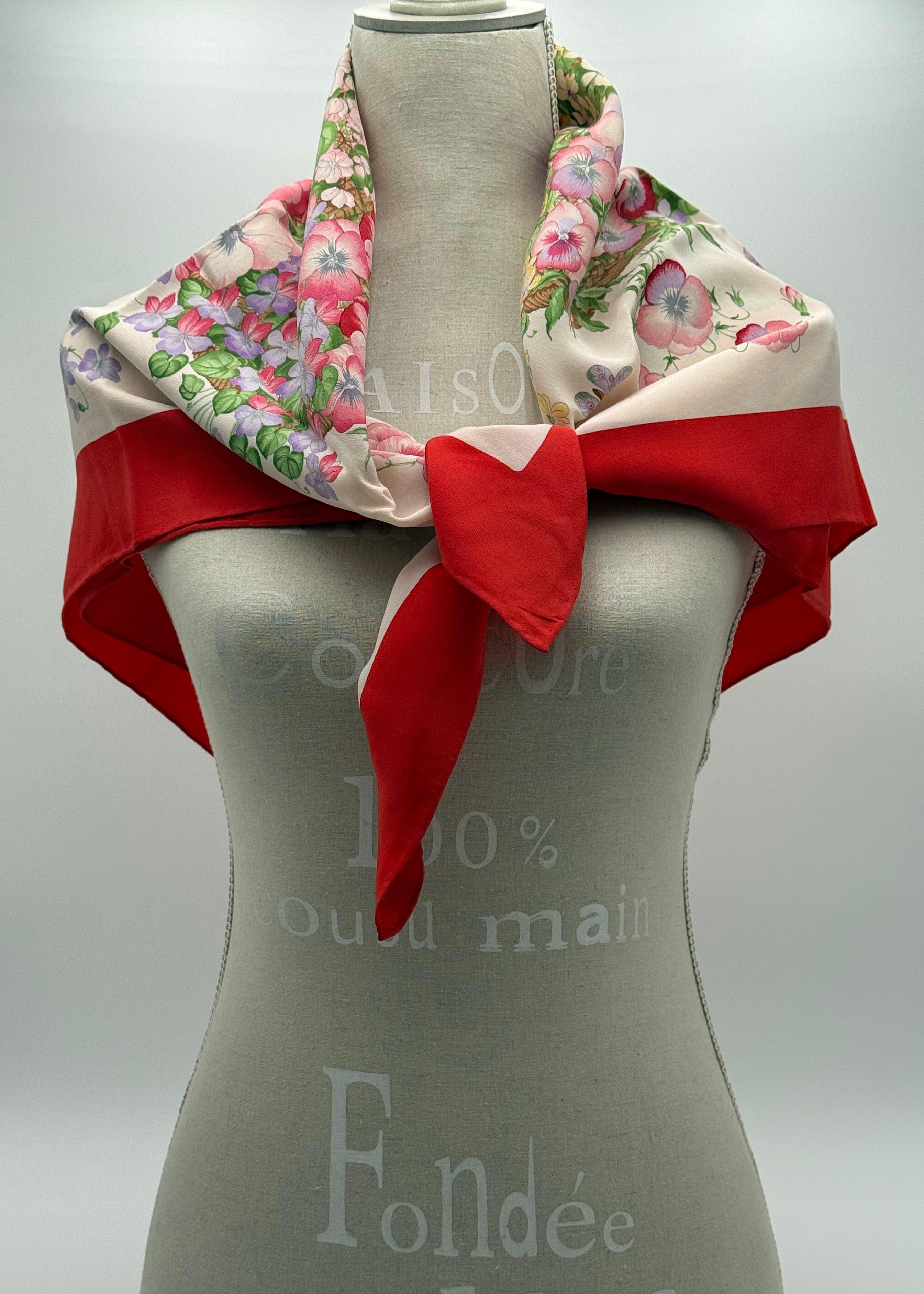 Gucci Foulard Vintage in Seta Motivo Floreale con Bordo Rosso - Mercatino di Ninni