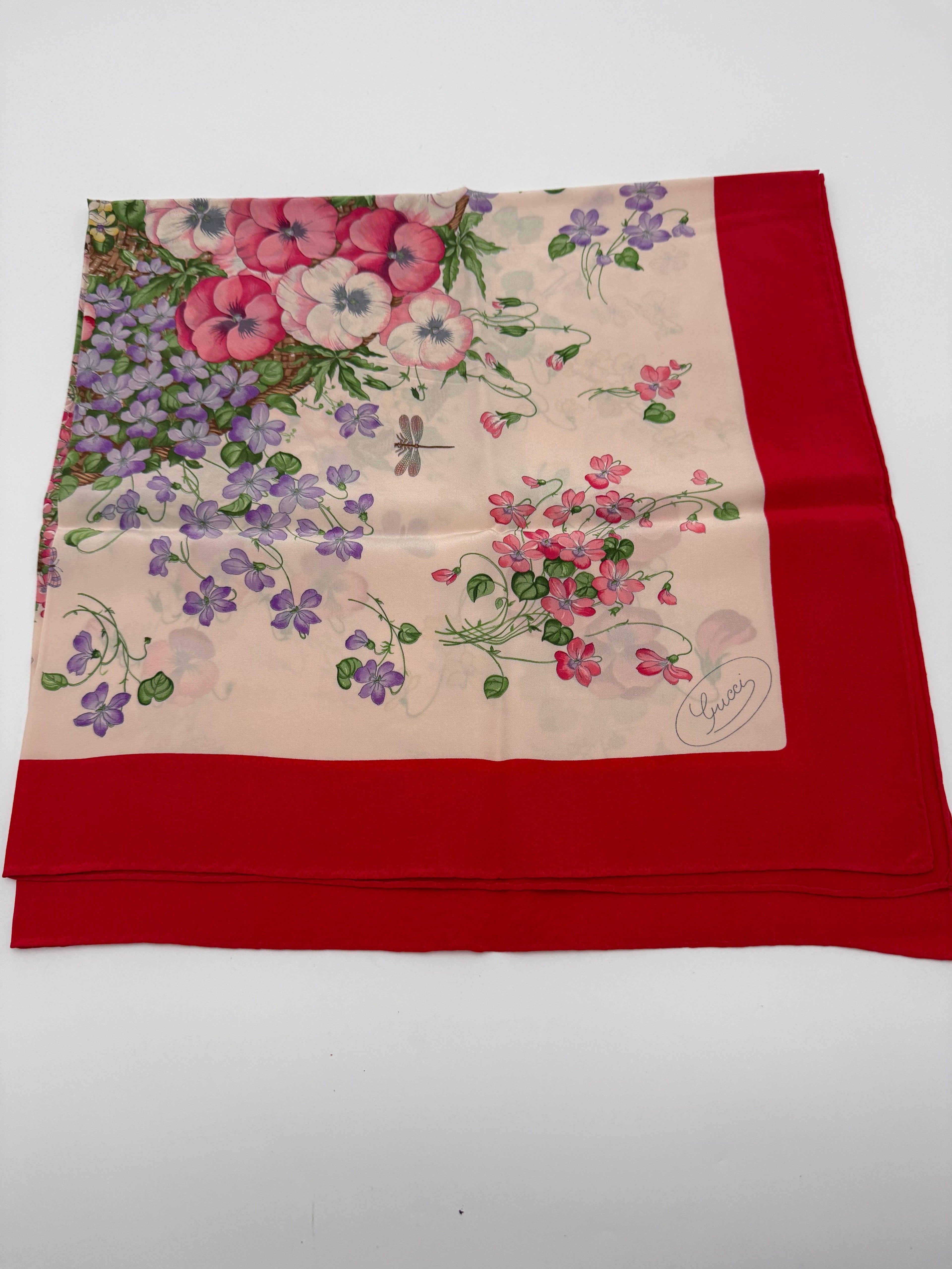 Gucci Foulard Vintage in Seta Motivo Floreale con Bordo Rosso - Mercatino di Ninni