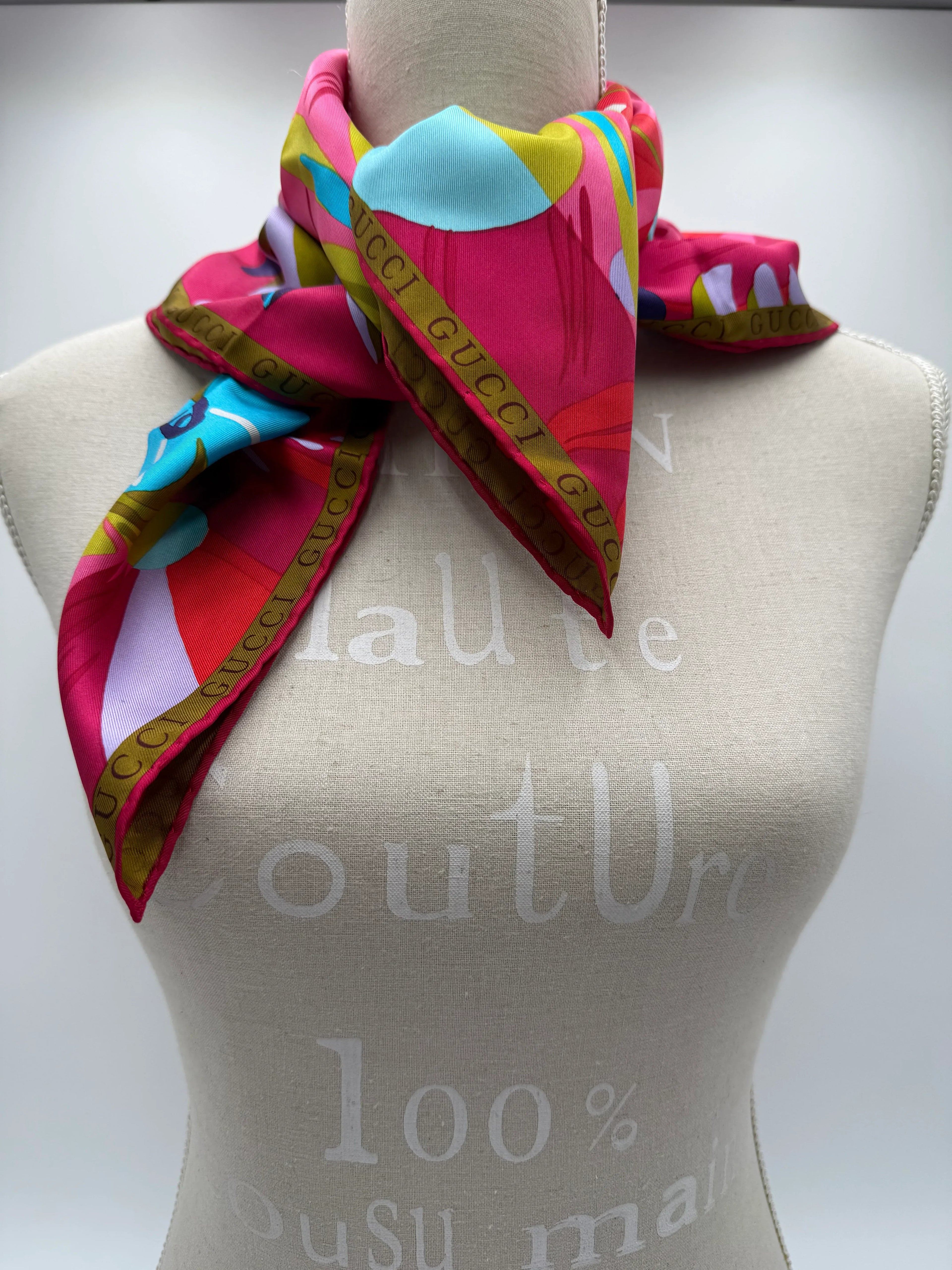 Gucci Foulard in Seta Floreale 1999 Tom Ford Rosa - Mercatino di Ninni