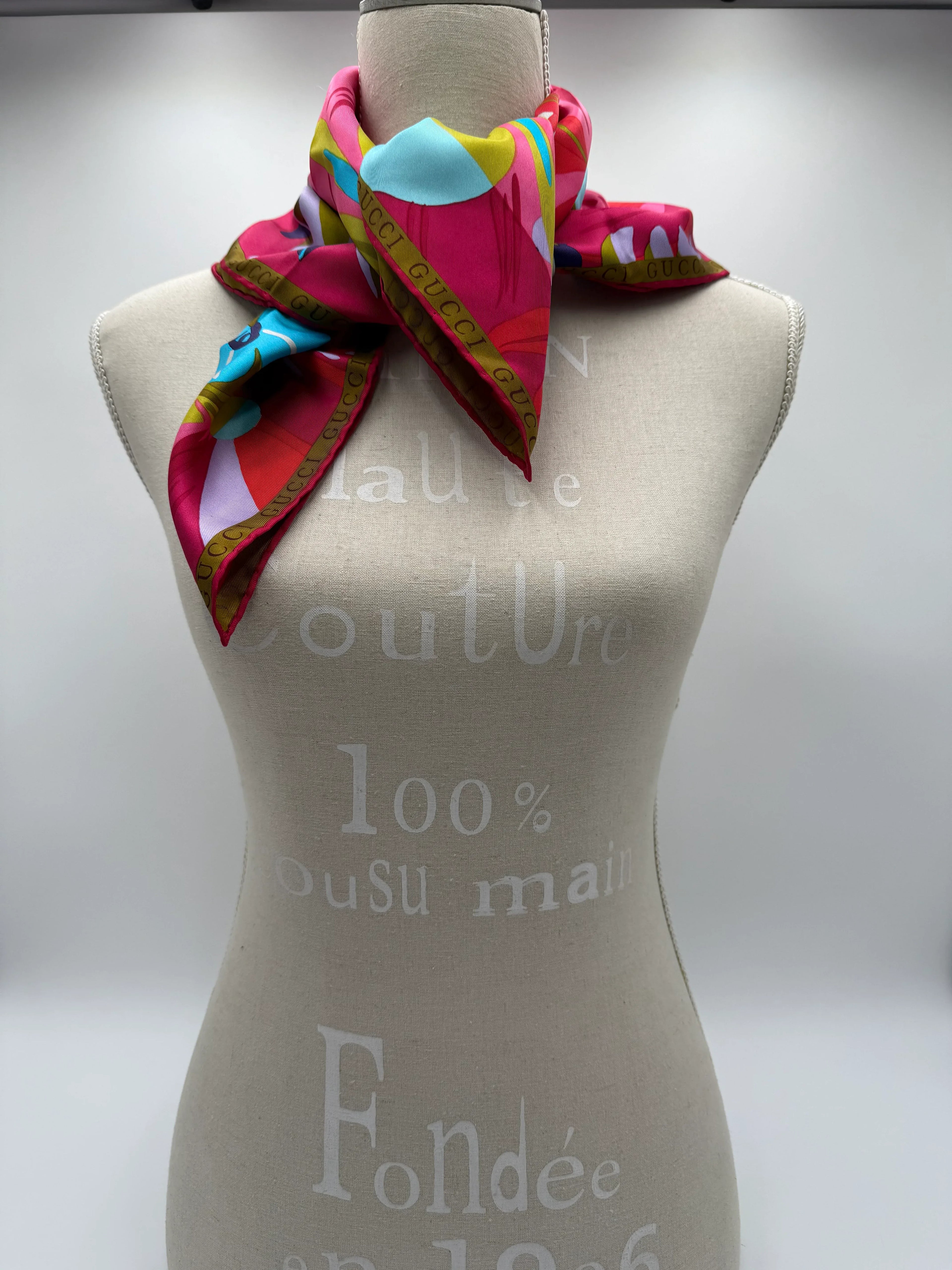 Gucci Foulard in Seta Floreale 1999 Tom Ford Rosa - Mercatino di Ninni