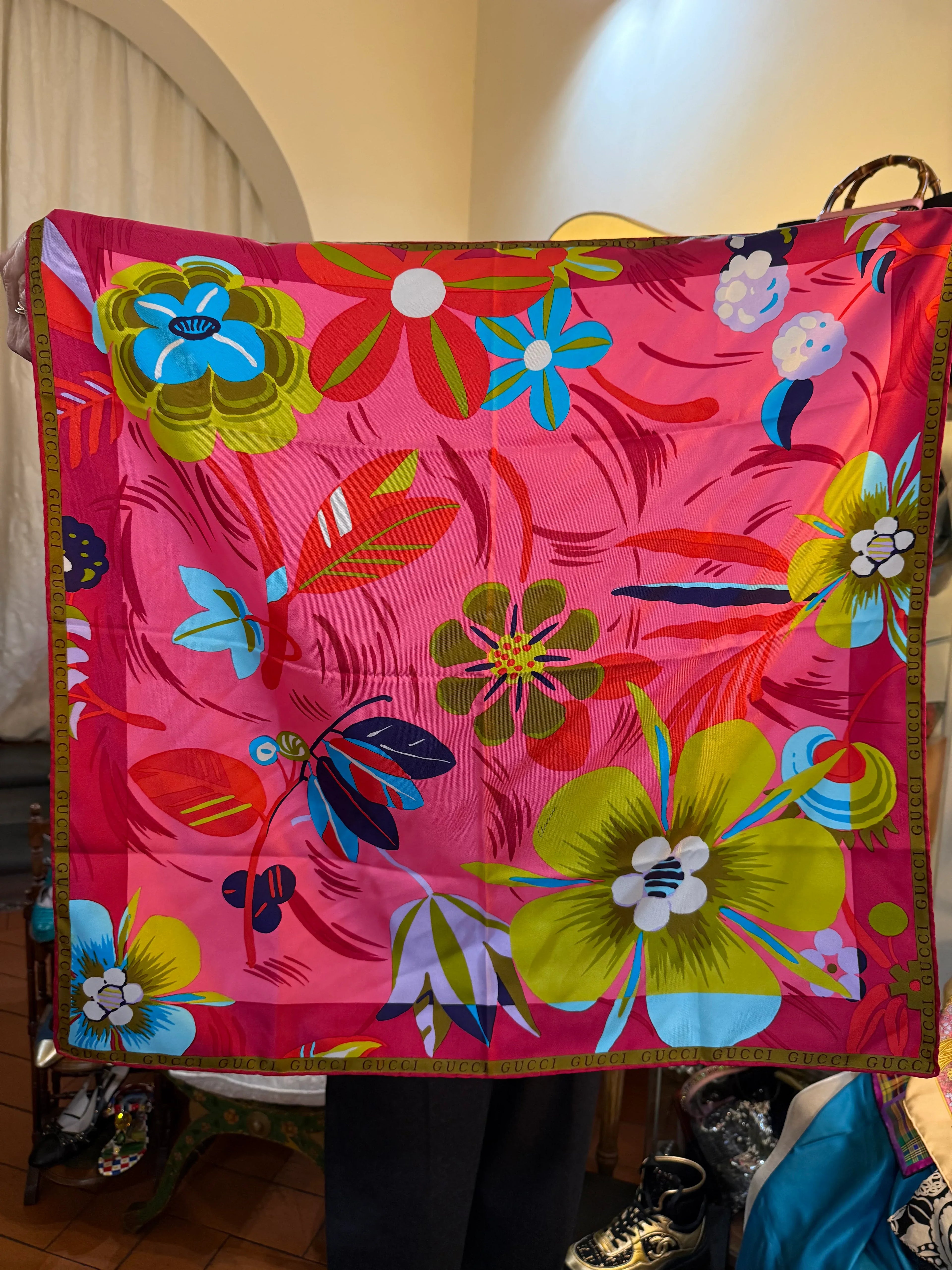 Gucci Foulard in Seta Floreale 1999 Tom Ford Rosa - Mercatino di Ninni