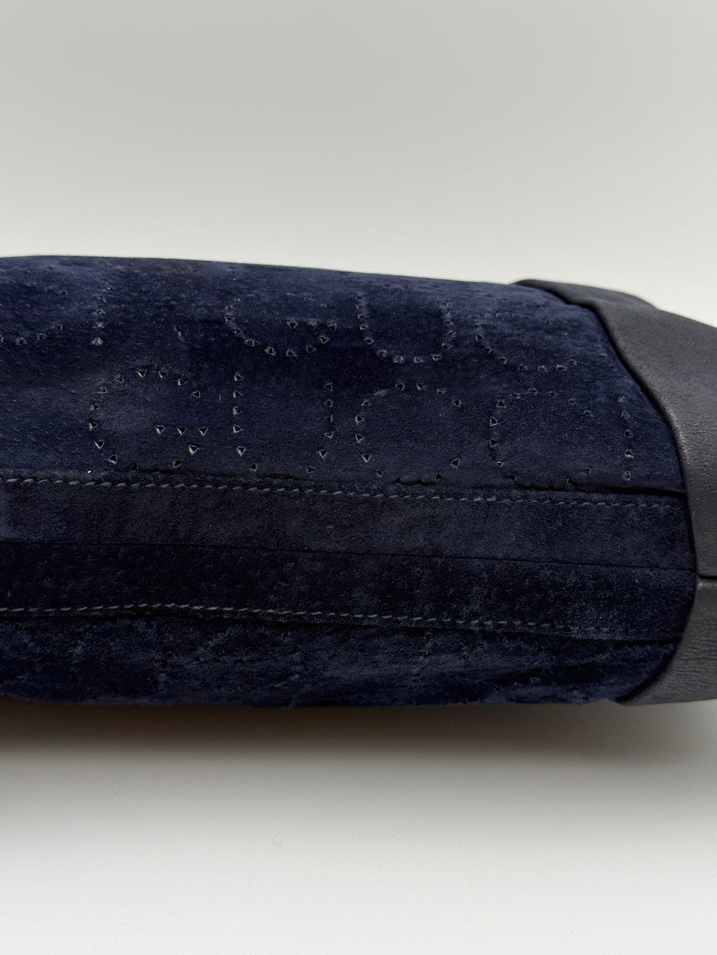 Gucci Pochette Vintage Tom Ford in Pelle Scamosciata Blu Navy - Mercatino di Ninni