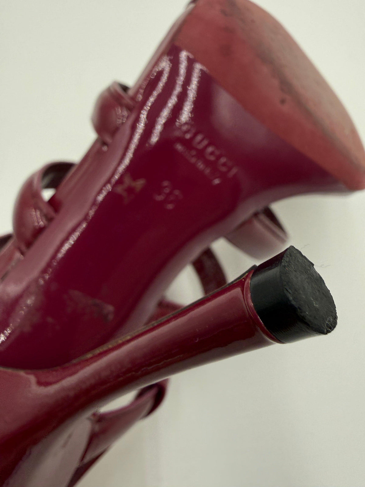 Gucci Sandali Cage Vintage by Frida Giannini in Vernice Bordeaux - Mercatino di Ninni