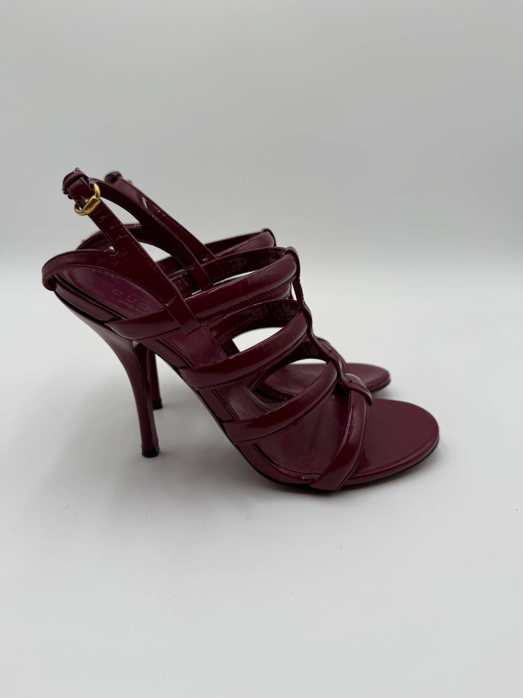 Gucci Sandali Cage Vintage by Frida Giannini in Vernice Bordeaux - Mercatino di Ninni