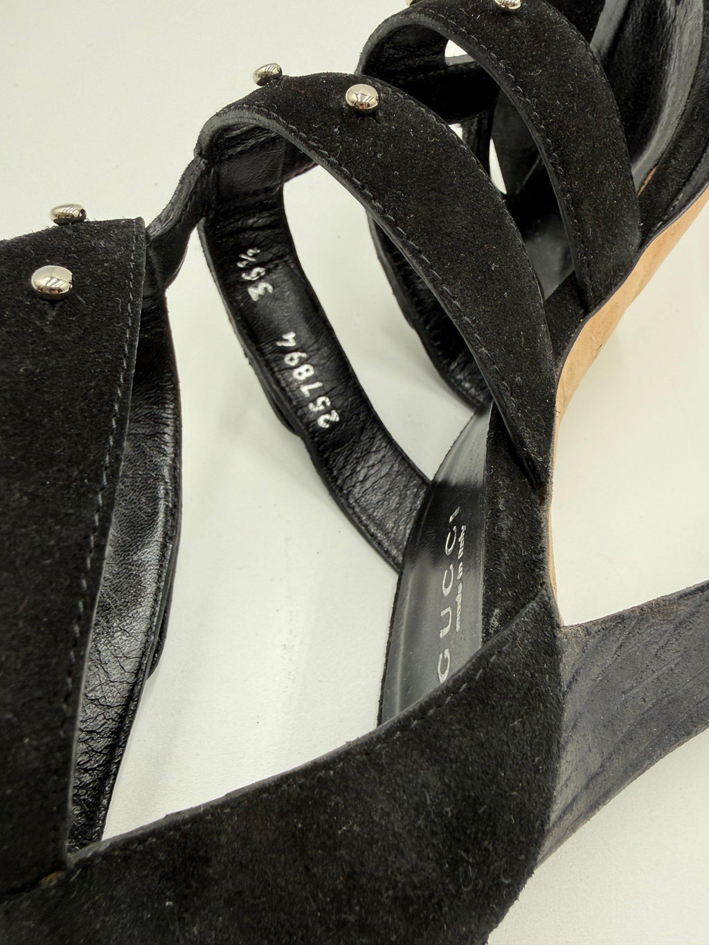 Gucci Sandali Cage by Frida Giannini in Camoscio Nero con Borchie - Mercatino di Ninni