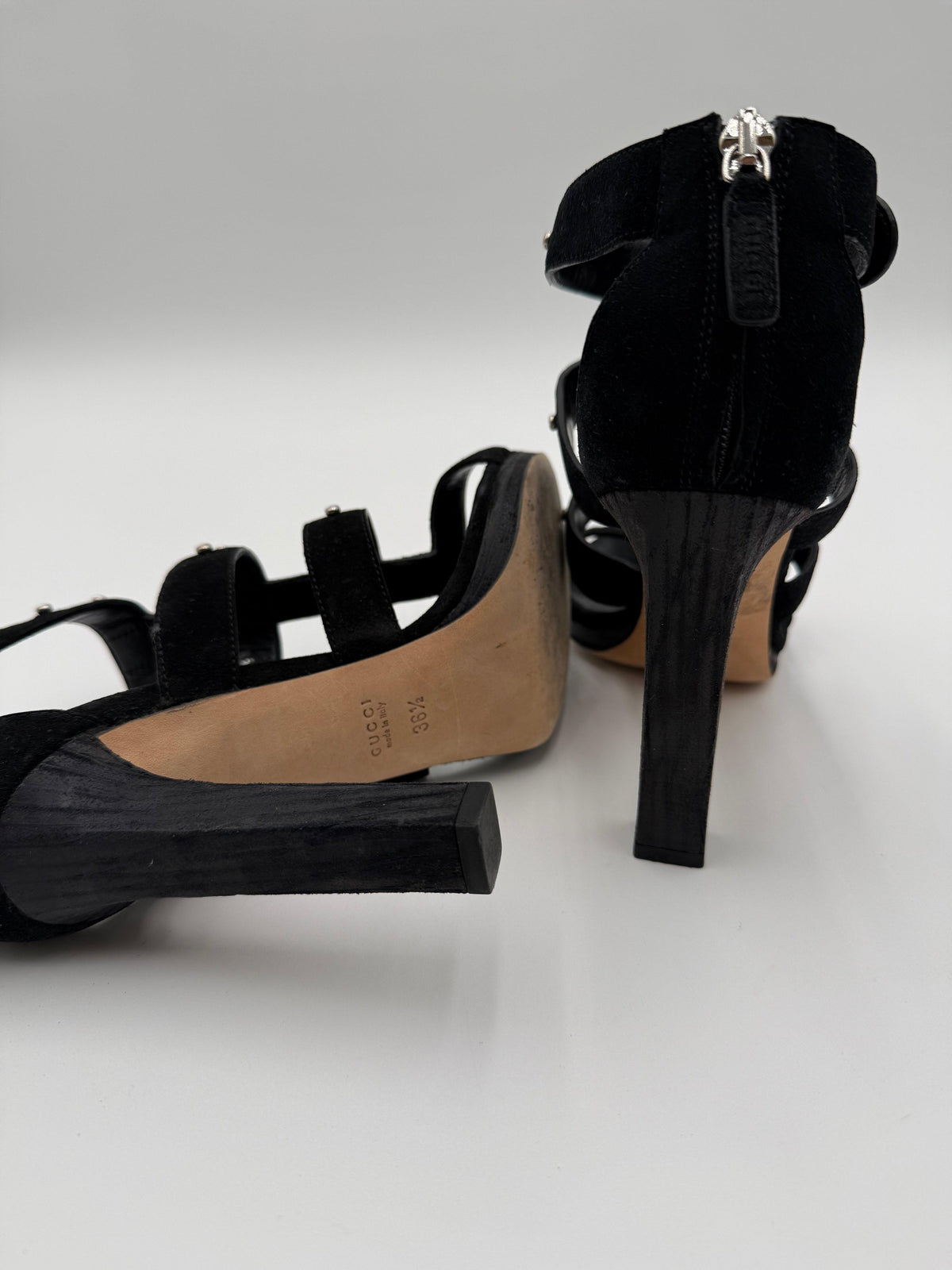 Gucci Sandali Cage by Frida Giannini in Camoscio Nero con Borchie - Mercatino di Ninni
