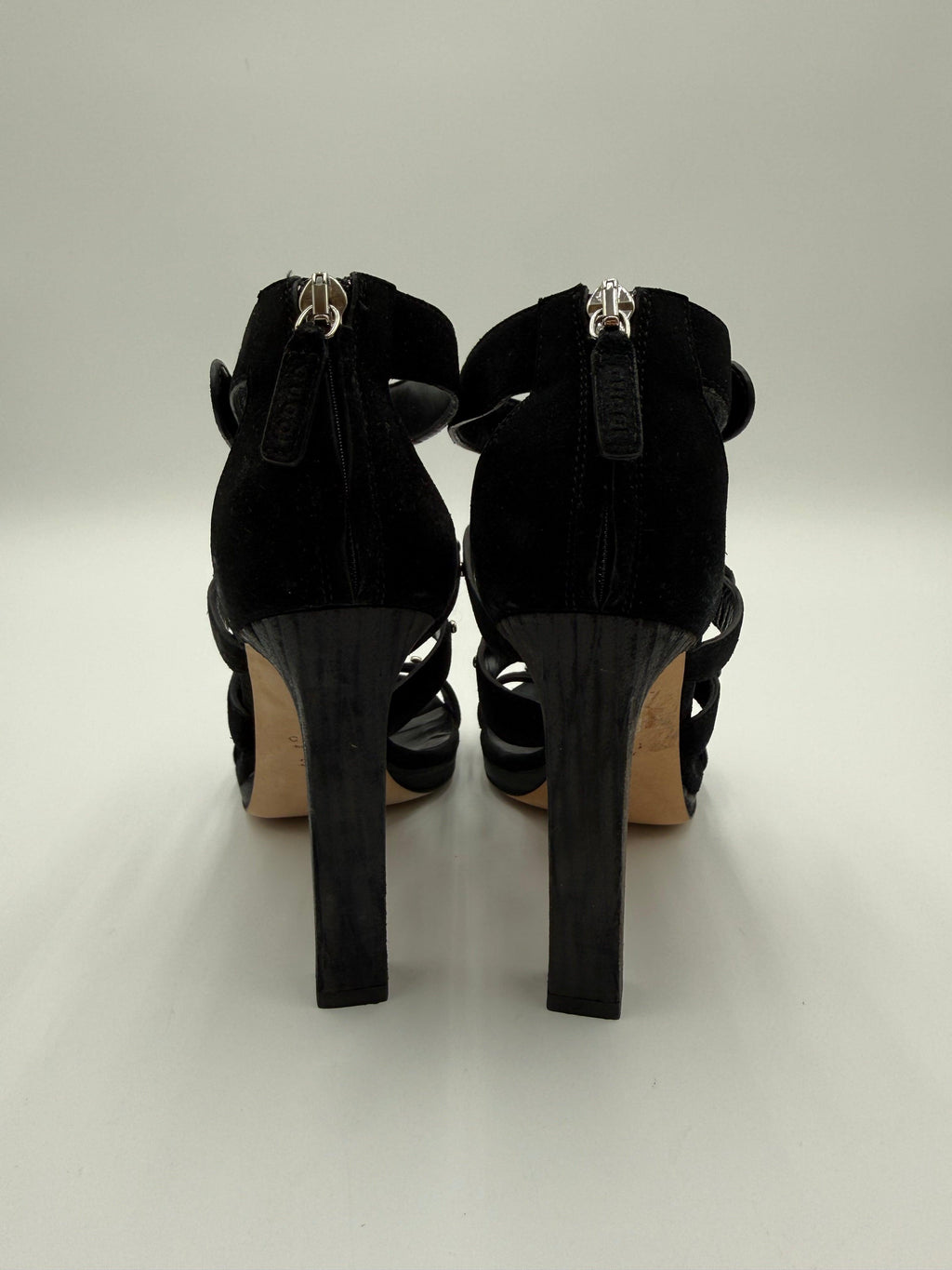 Gucci Sandali Cage by Frida Giannini in Camoscio Nero con Borchie - Mercatino di Ninni