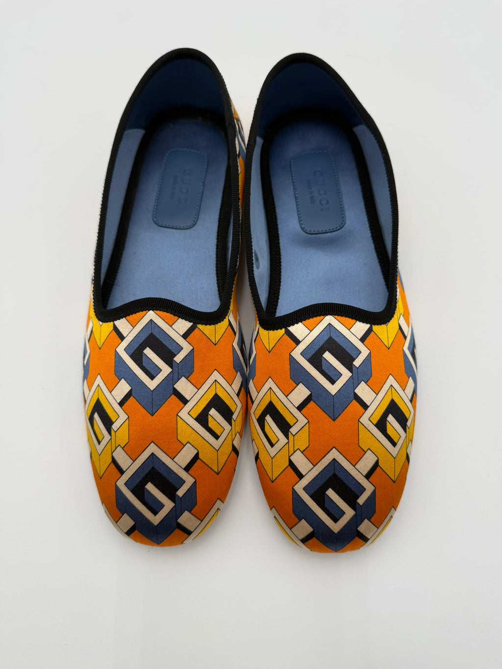 Gucci Slippers Geometric G Print in Raso Giallo e Blu - Mercatino di Ninni