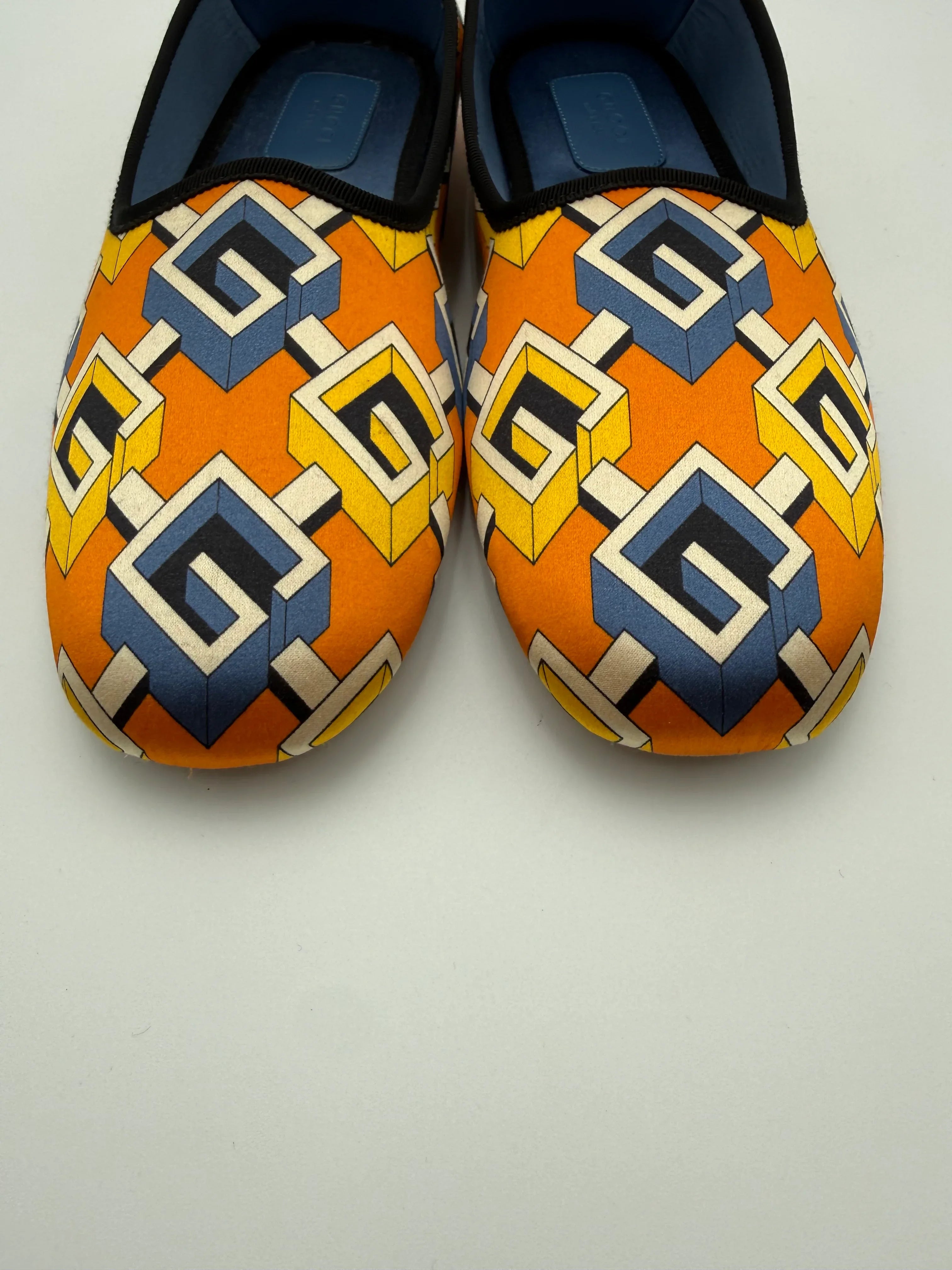 Gucci Slippers Geometric G Print in Raso Giallo e Blu - Mercatino di Ninni