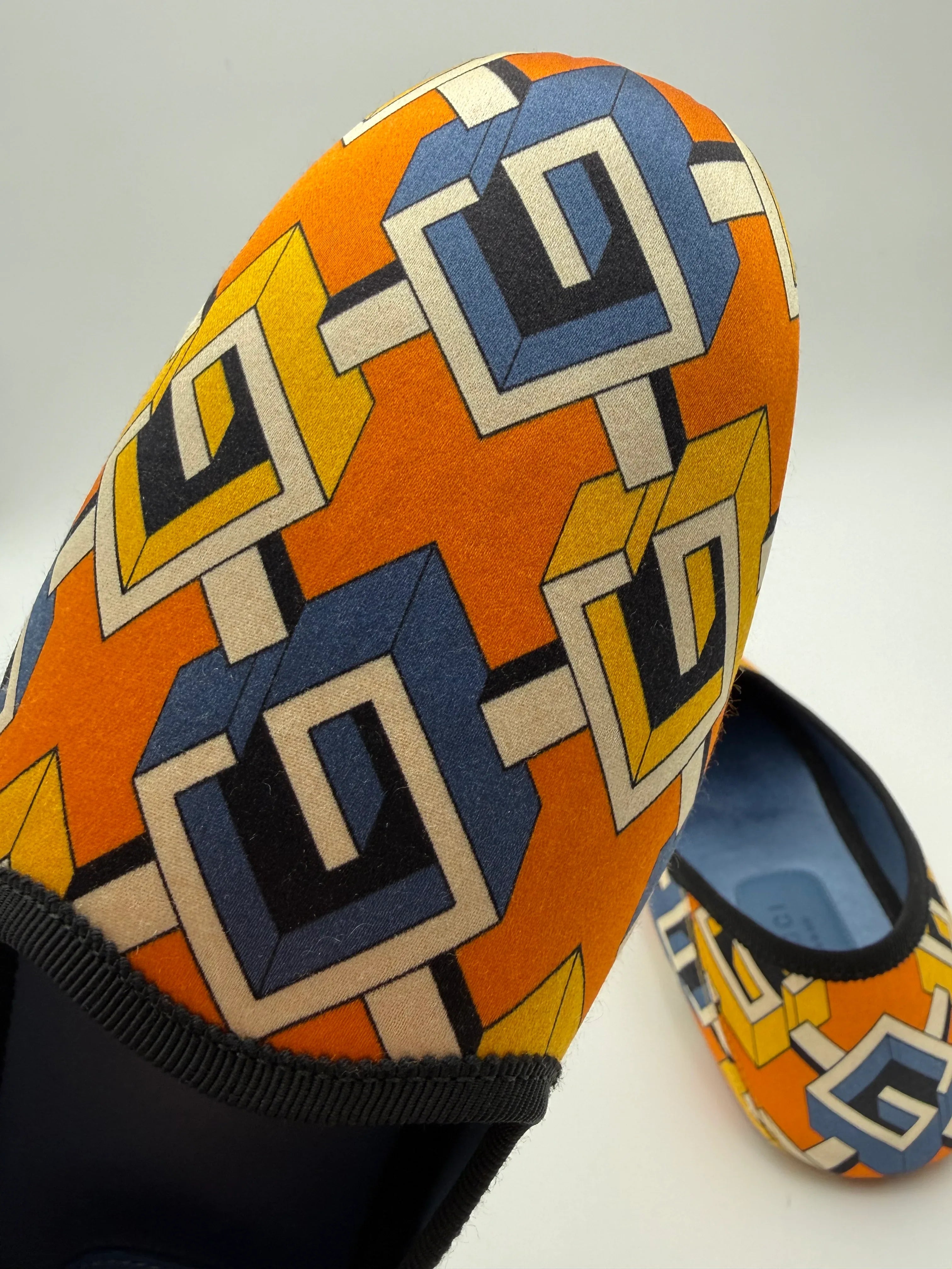 Gucci Slippers Geometric G Print in Raso Giallo e Blu - Mercatino di Ninni