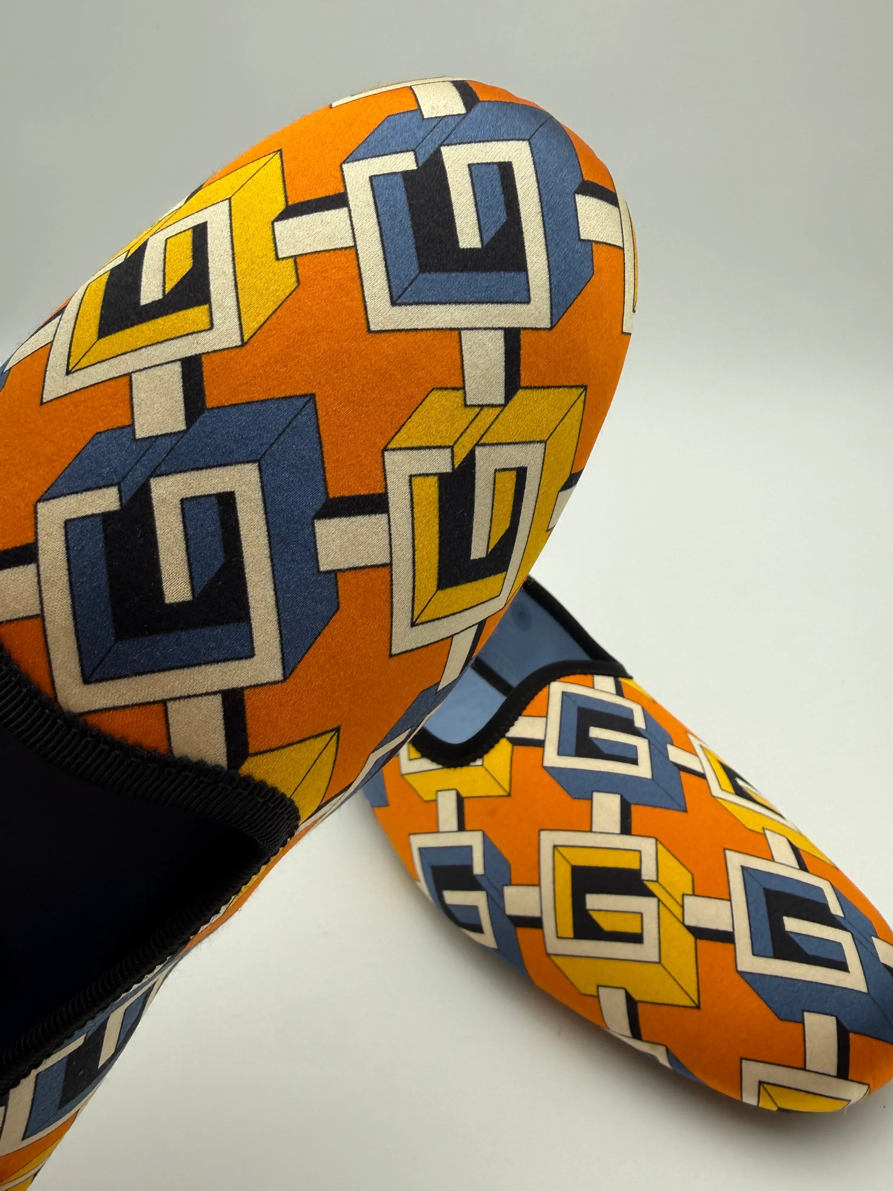 Gucci Slippers Geometric G Print in Raso Giallo e Blu - Mercatino di Ninni