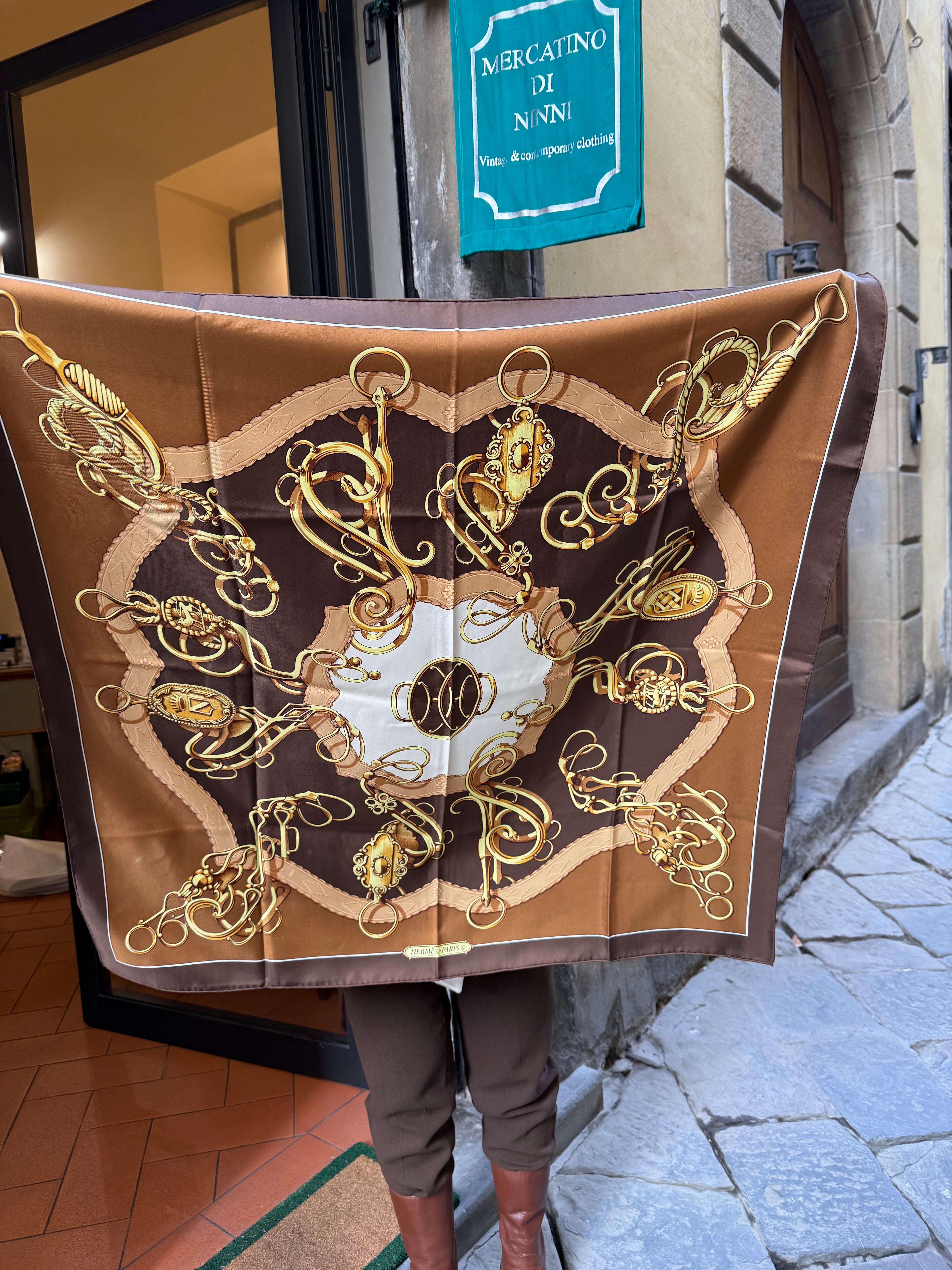 Hermès Foulard Carrè "Mors à Jouets" Seta Marrone - Mercatino di Ninni