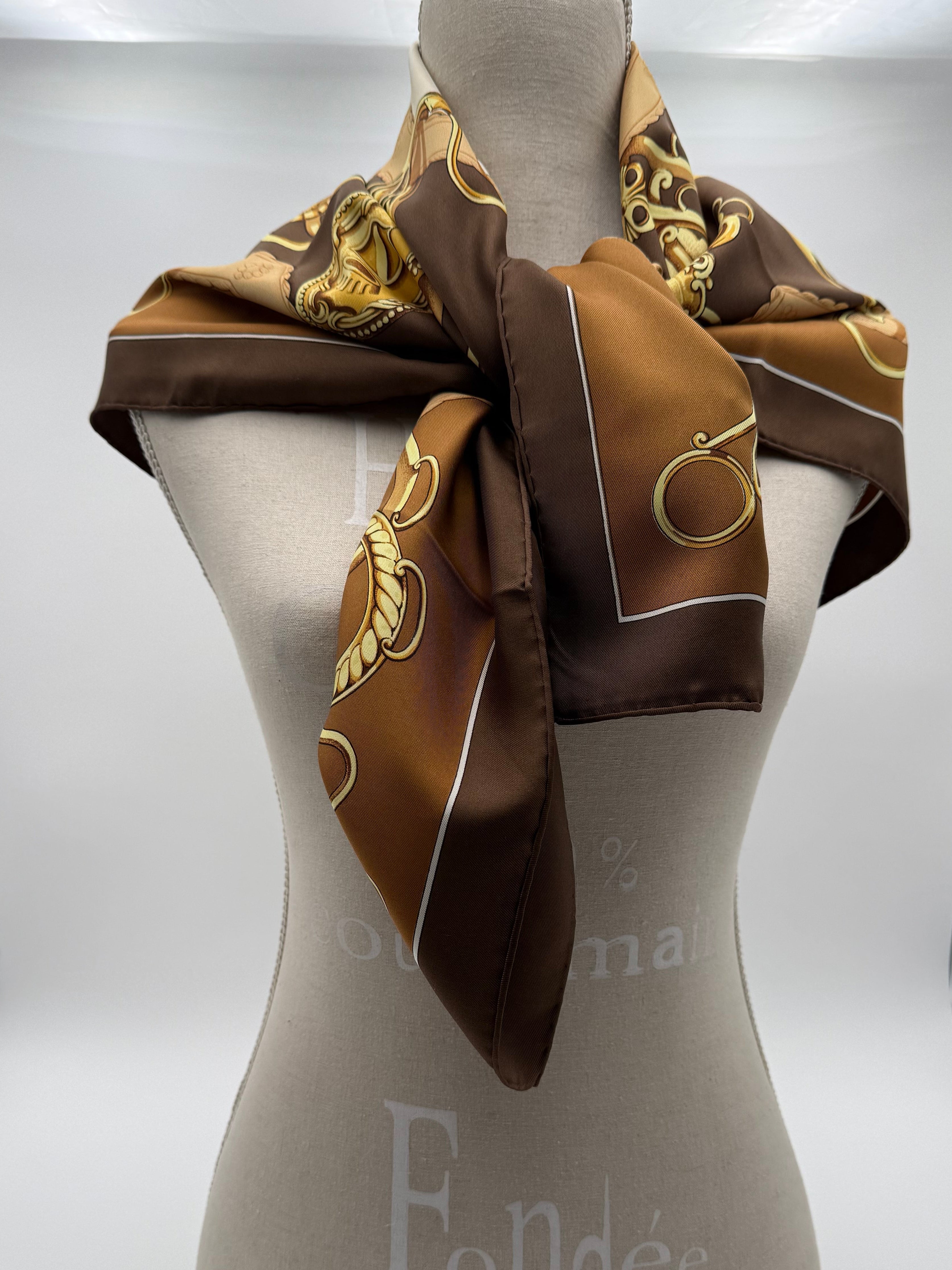 Hermès Foulard Carrè "Mors à Jouets" Seta Marrone - Mercatino di Ninni