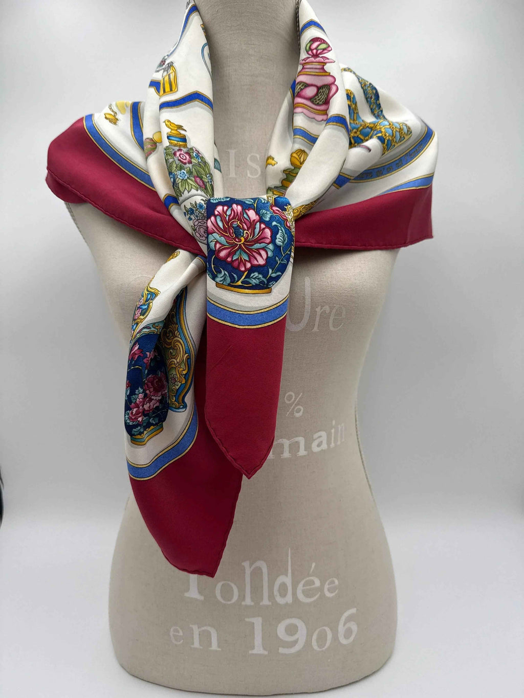 Hermès Foulard Vintage Carré di Seta “Qu’importe Le Flacon” Bordeaux