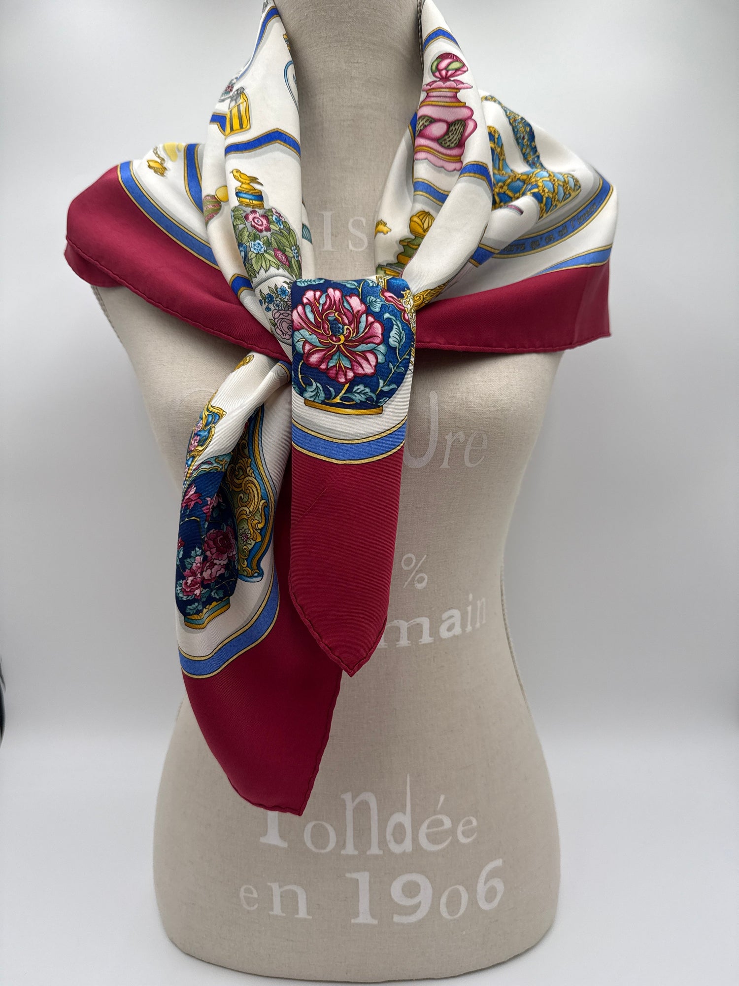 Hermès Foulard Vintage Carré di Seta “Qu’importe Le Flacon” Bordeaux Hermes