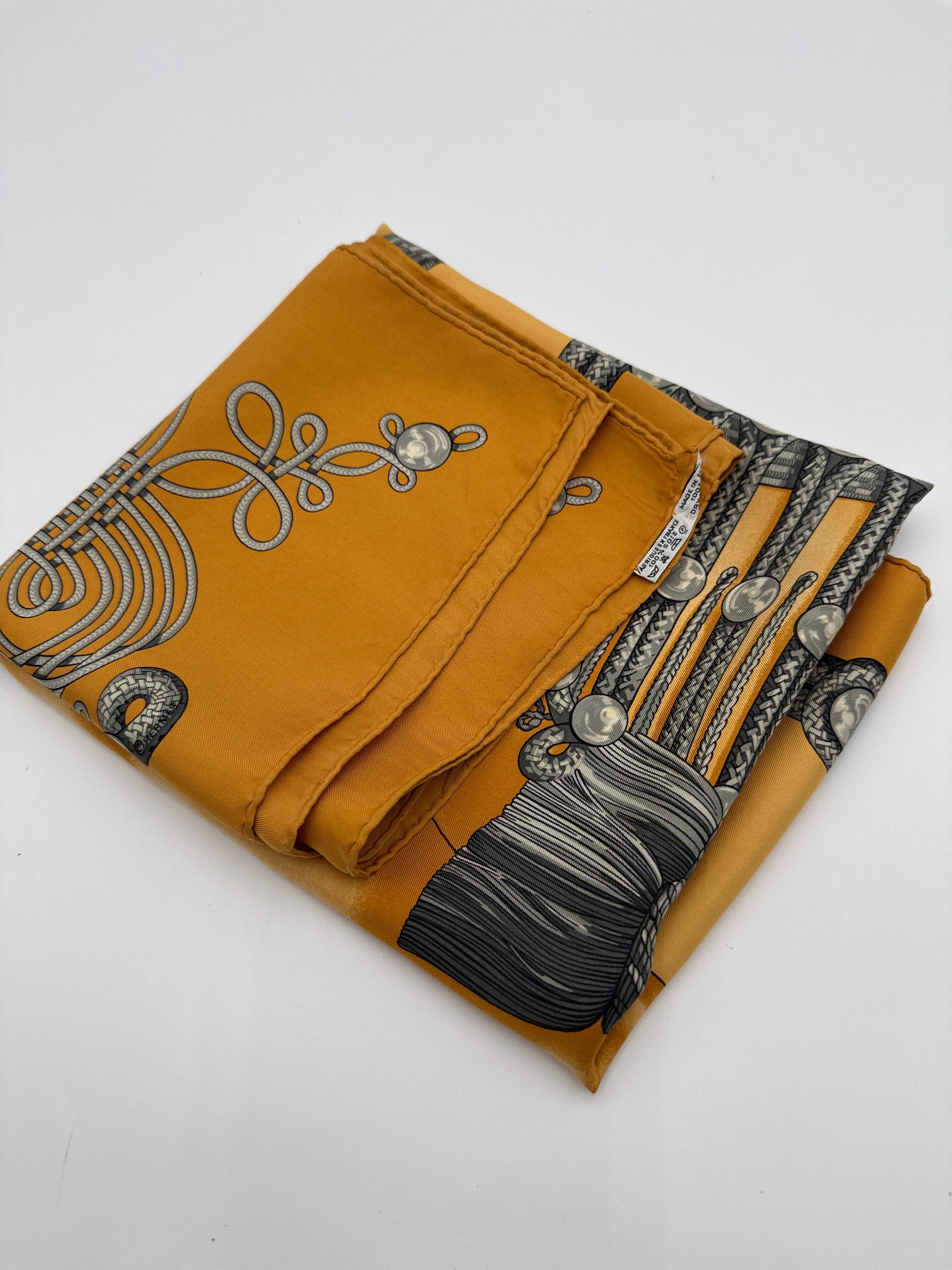 Hermès  Foulard di Seta Carré Giallo “Brandebourgs” Oro Hermès