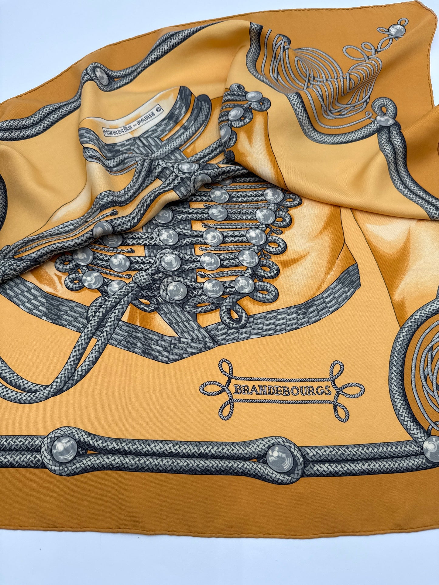 Hermès  Foulard di Seta Carré Giallo “Brandebourgs” Oro Hermès