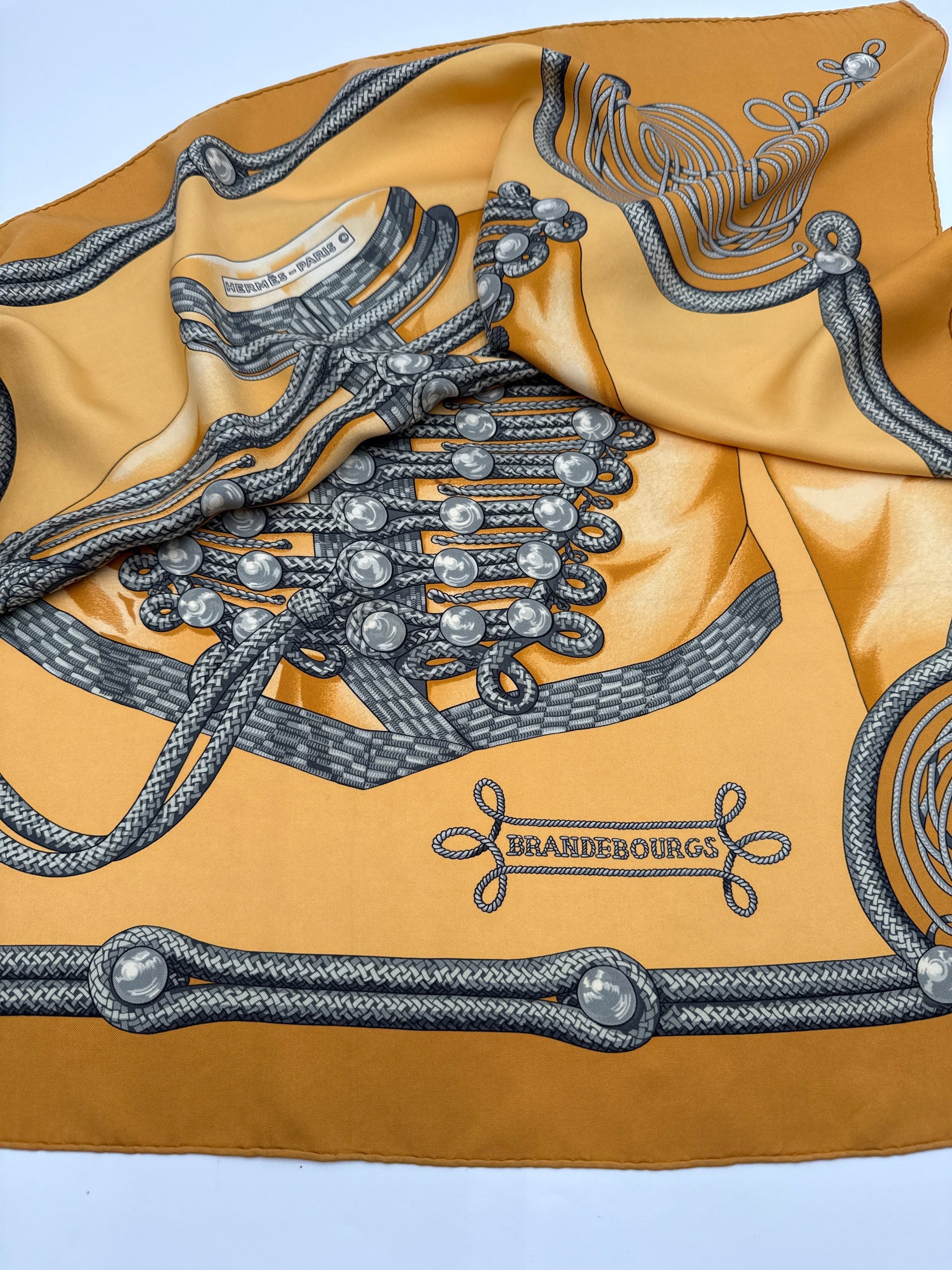 Hermès  Foulard di Seta Carré Giallo “Brandebourgs” Oro Hermès