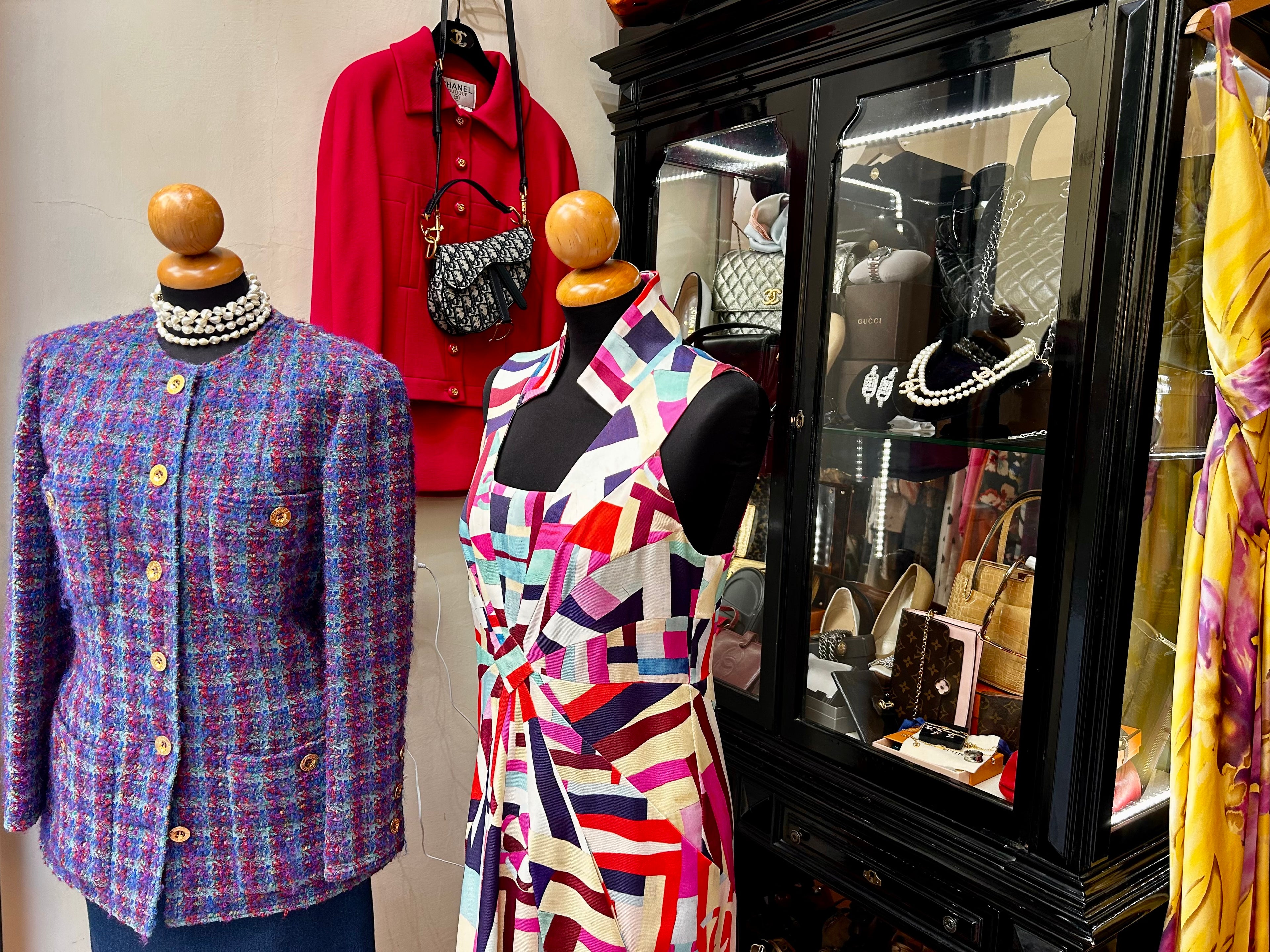 La vetrina del 2025 di Mercatino di Ninni a Firenze con la nuova selezione Chanel, Gucci, Christian Dior.