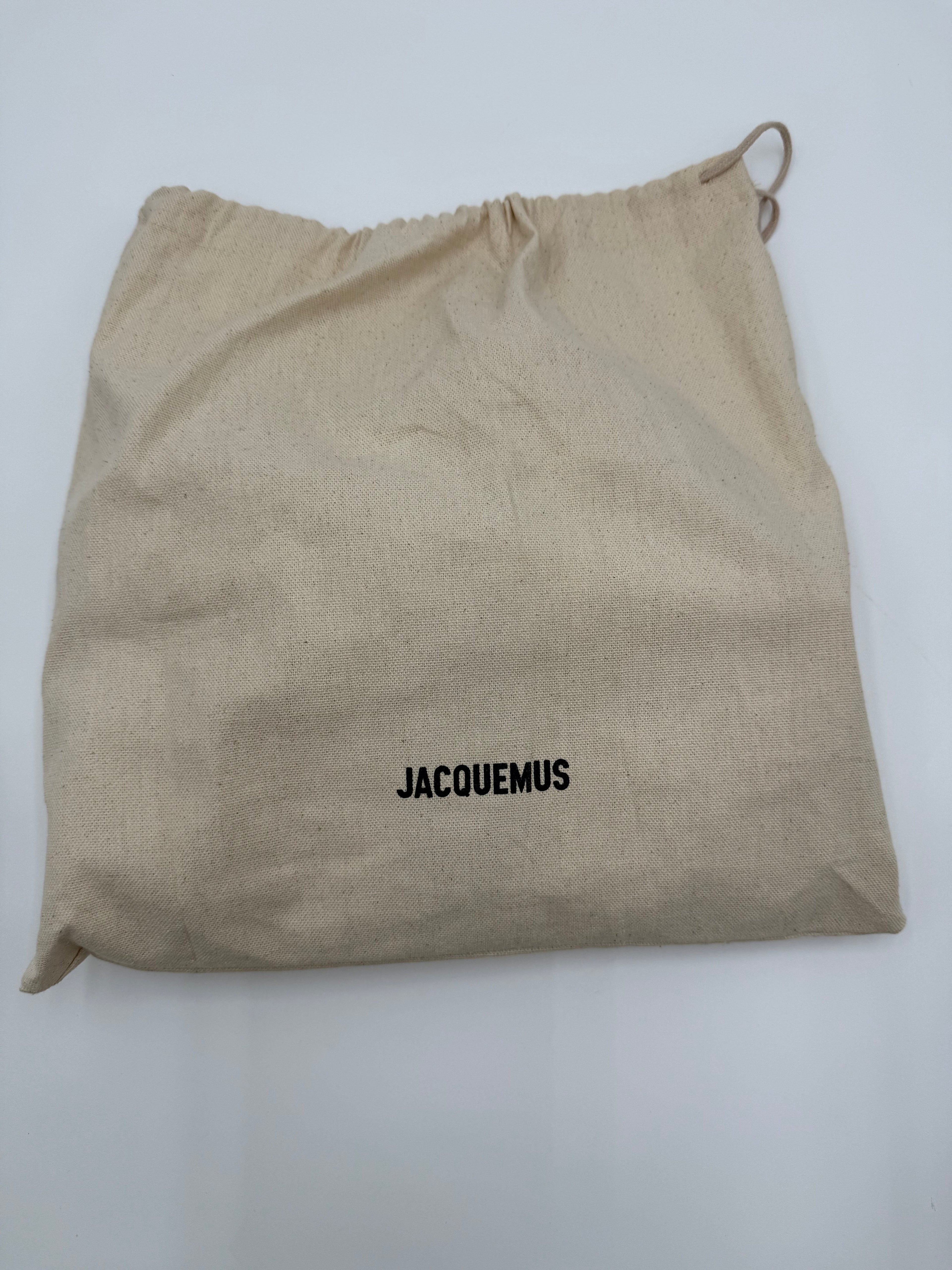 Jacquemus Borsa Le Bambino Long in Rafia Intrecciata Beige e Pelle Nera - Mercatino di Ninni