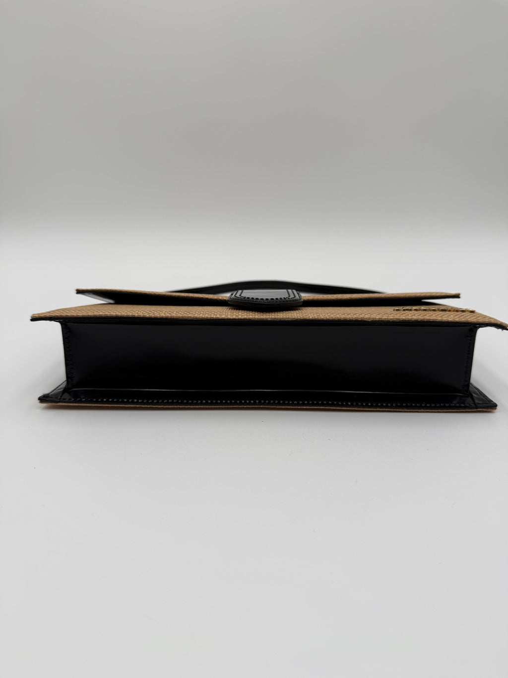 Jacquemus Borsa Le Bambino Long in Rafia Intrecciata Beige e Pelle Nera - Mercatino di Ninni