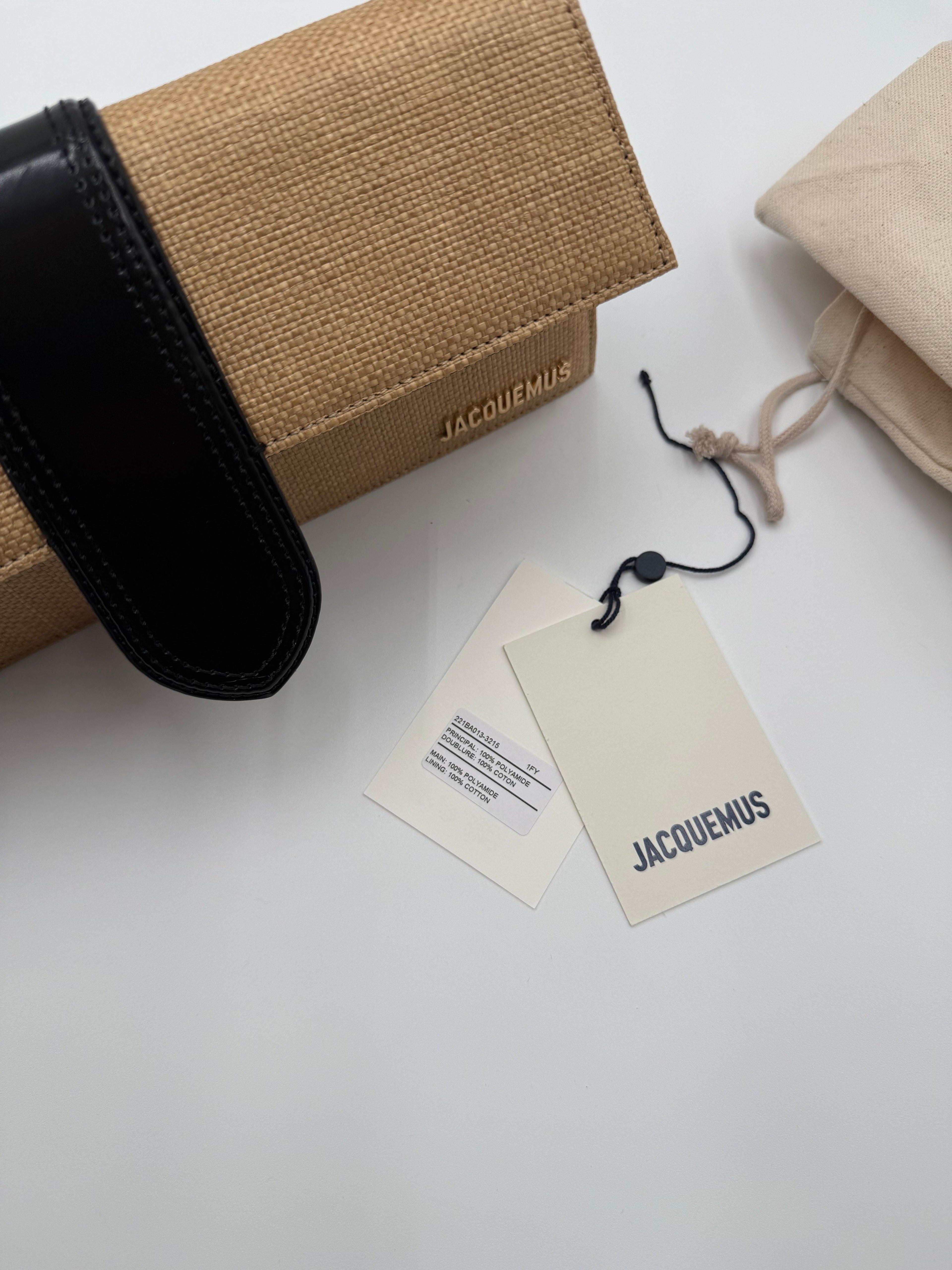 Jacquemus Borsa Le Bambino Long in Rafia Intrecciata Beige e Pelle Nera - Mercatino di Ninni