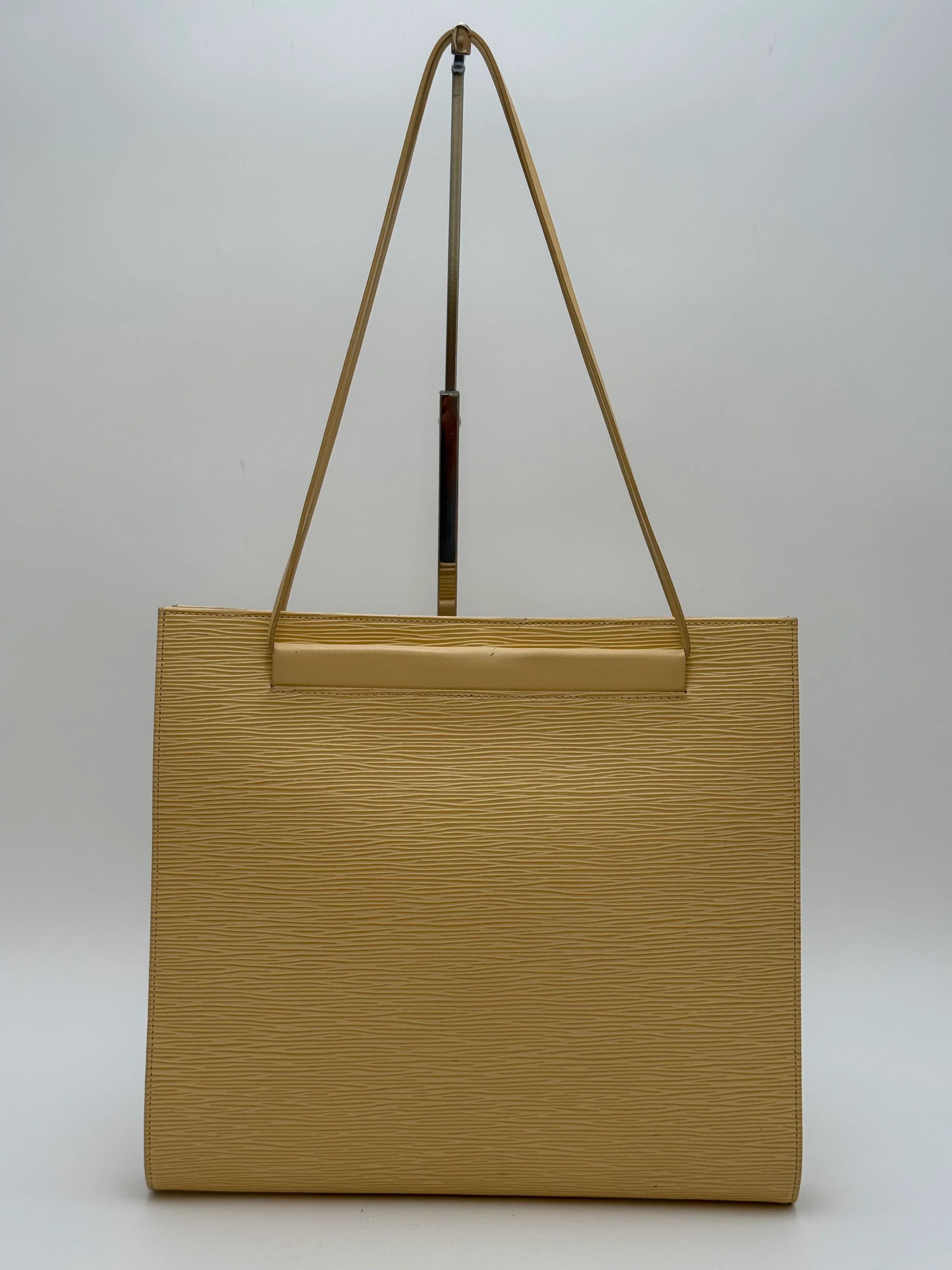 Louis Vuitton Borsa Saint Tropez in Pelle Epi Giallo Burro - Mercatino di Ninni