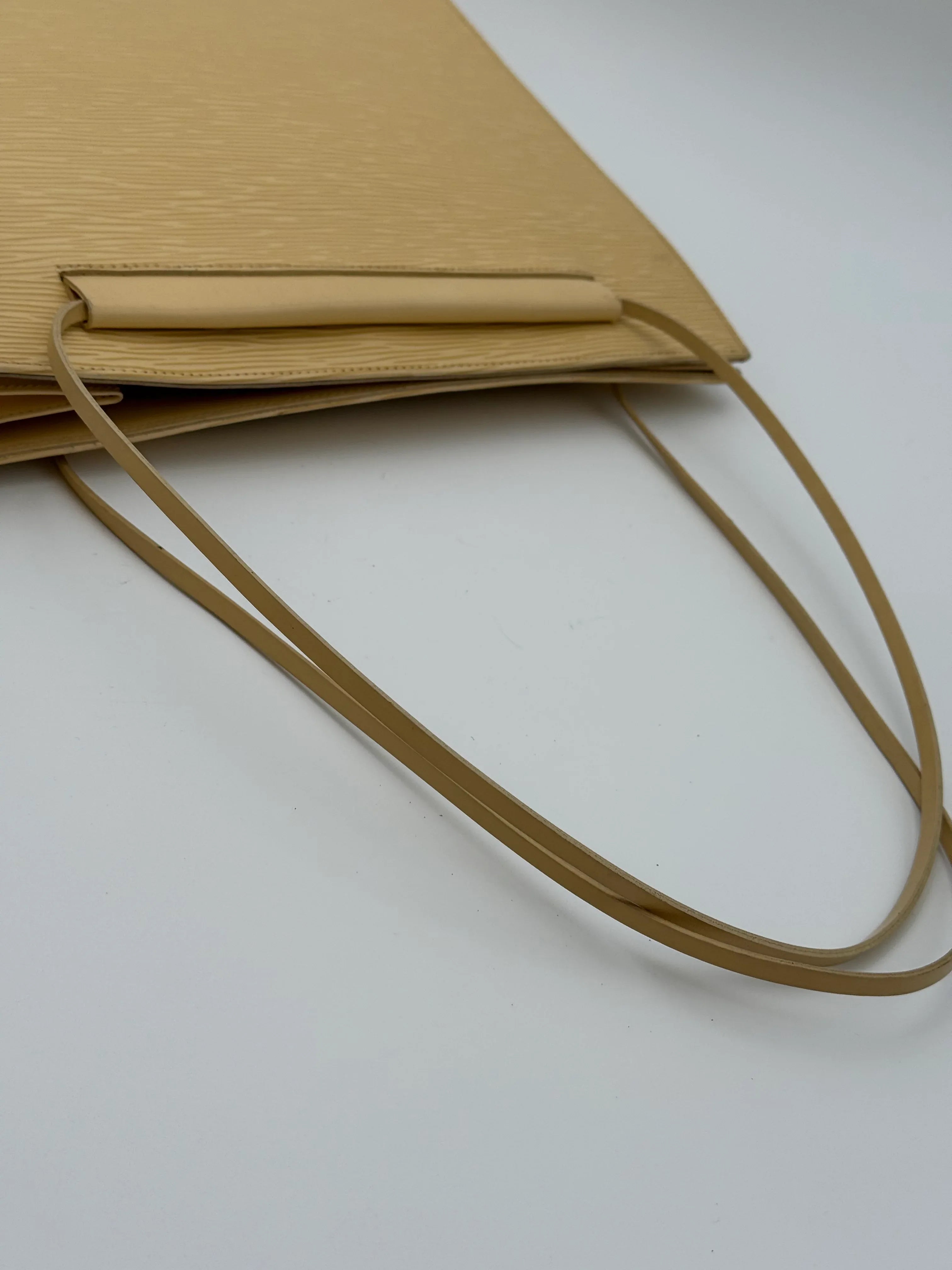 Louis Vuitton Borsa Saint Tropez in Pelle Epi Giallo Burro - Mercatino di Ninni