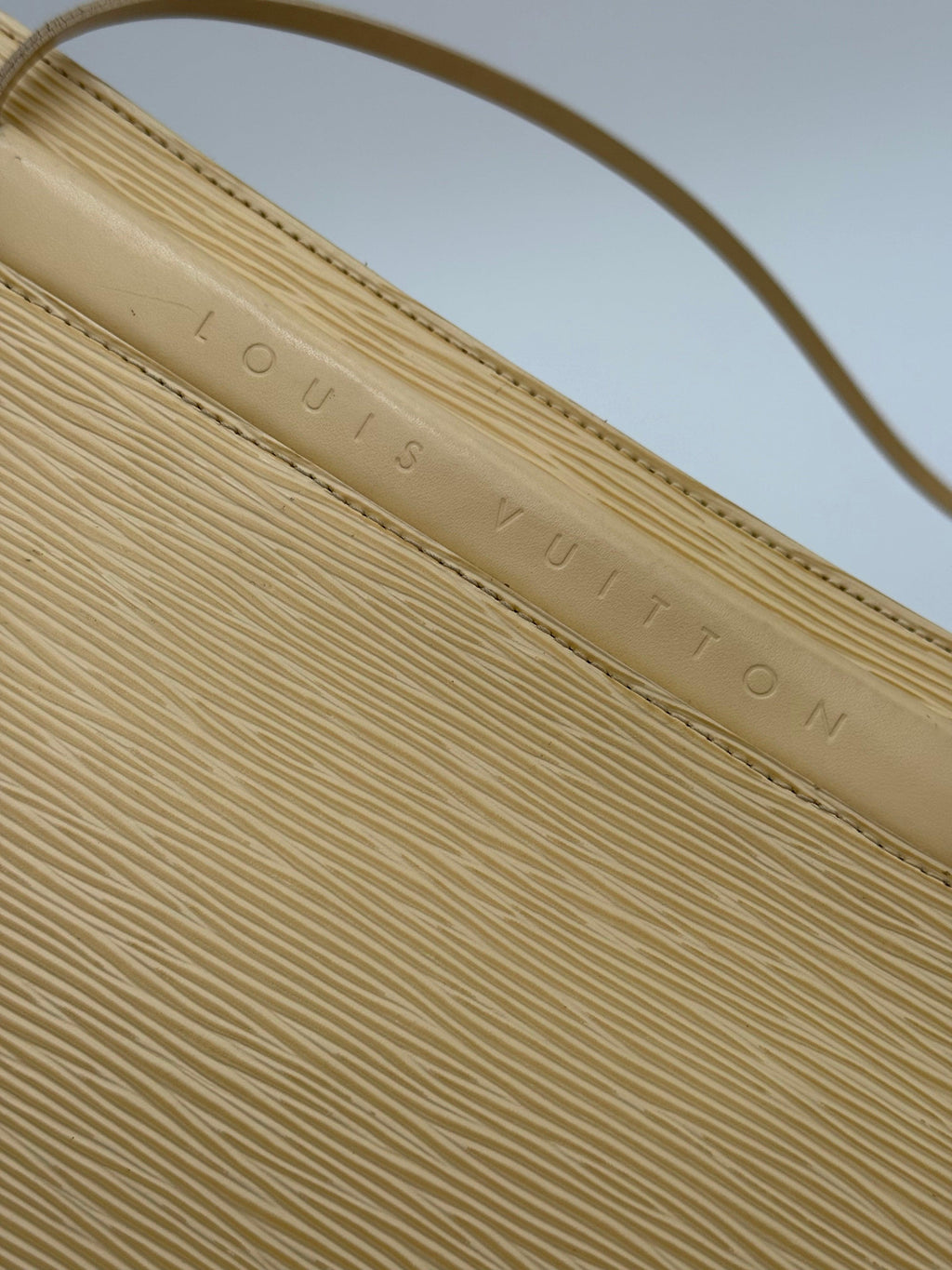 Louis Vuitton Borsa Saint Tropez in Pelle Epi Giallo Burro - Mercatino di Ninni