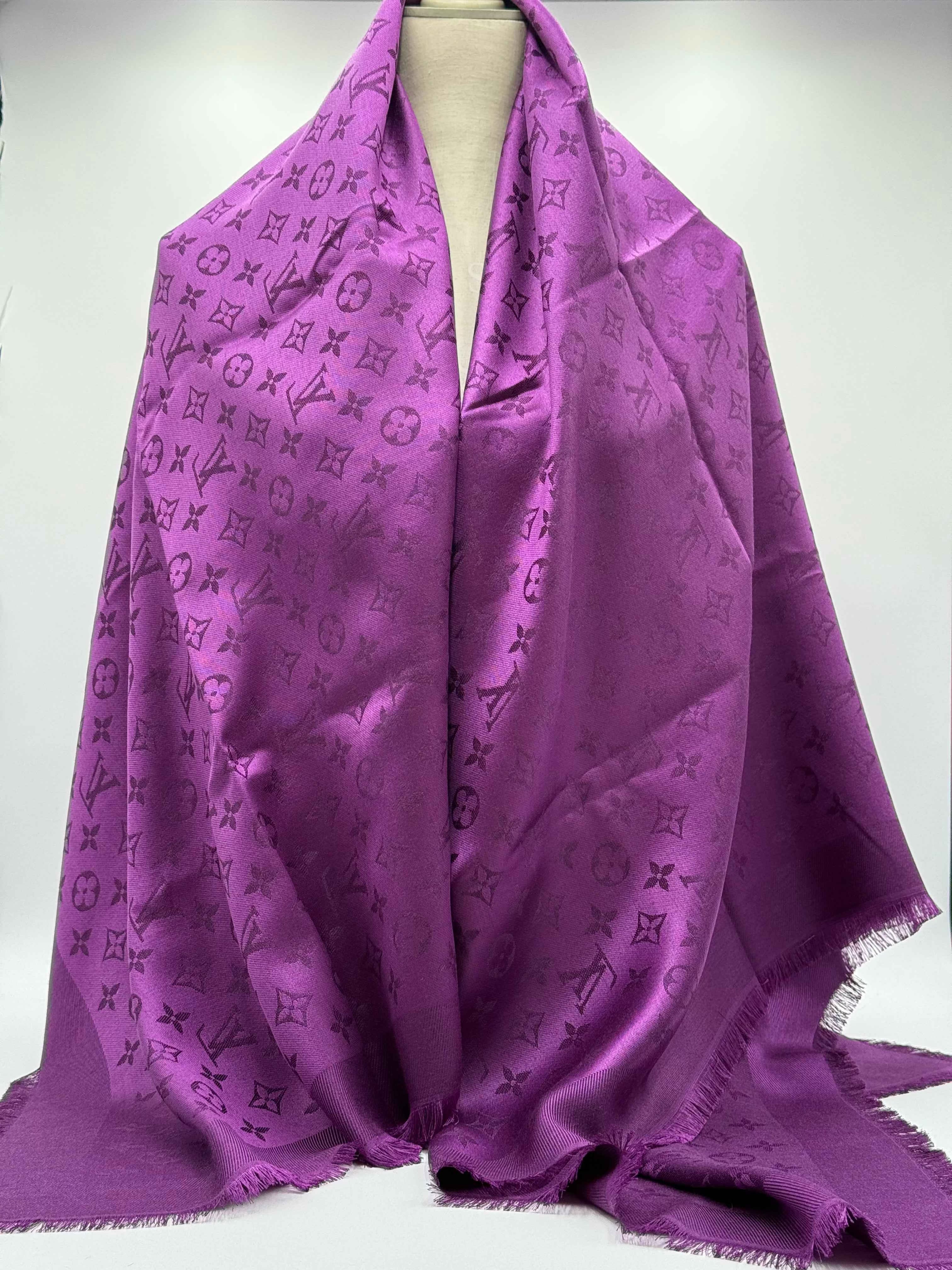 Louis Vuitton Purple Wool and Silk Secondhand Scarf | Vintage