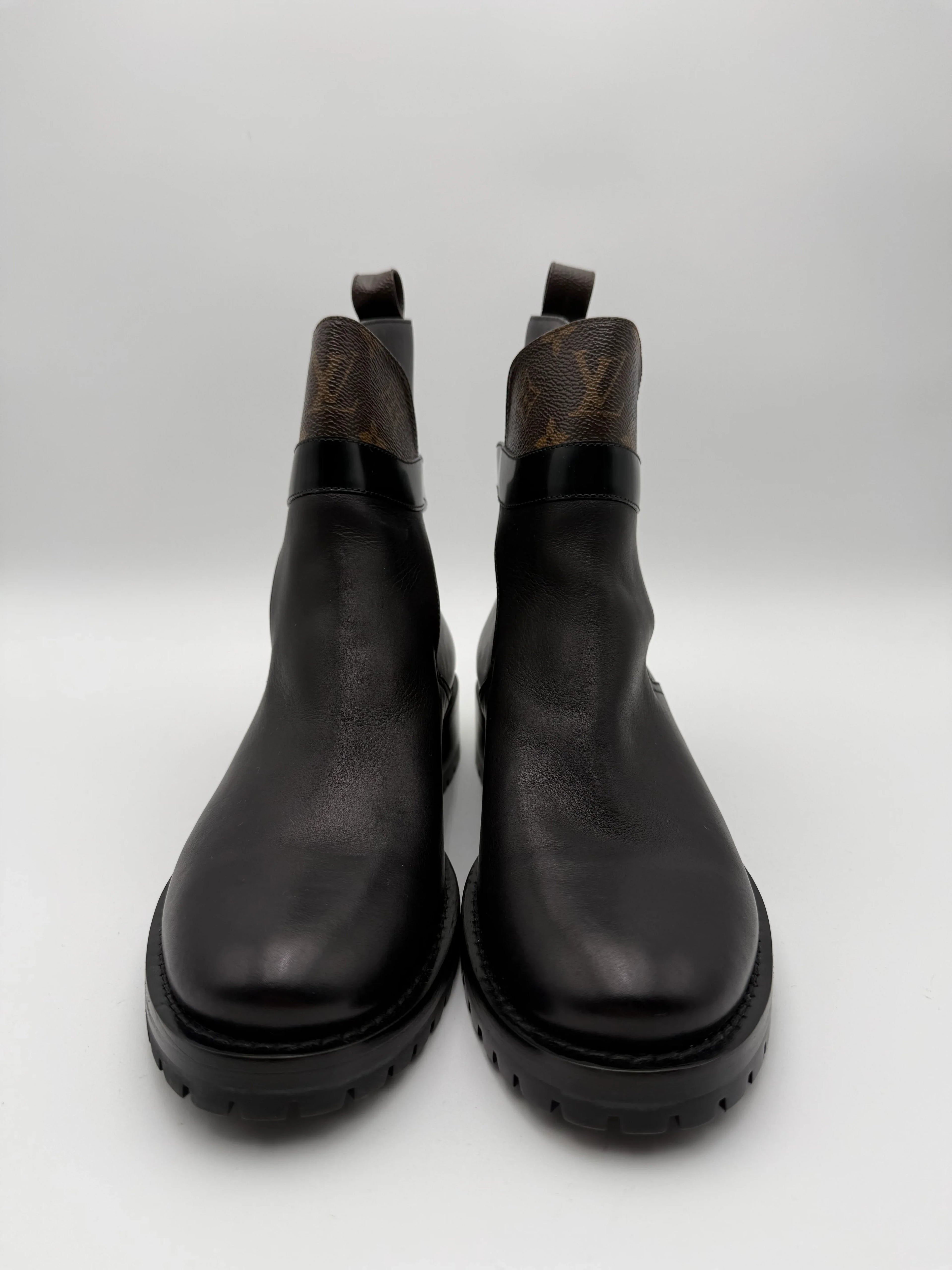 Louis Vuitton Stivaletti Discovery Flat Neri - Mercatino di Ninni