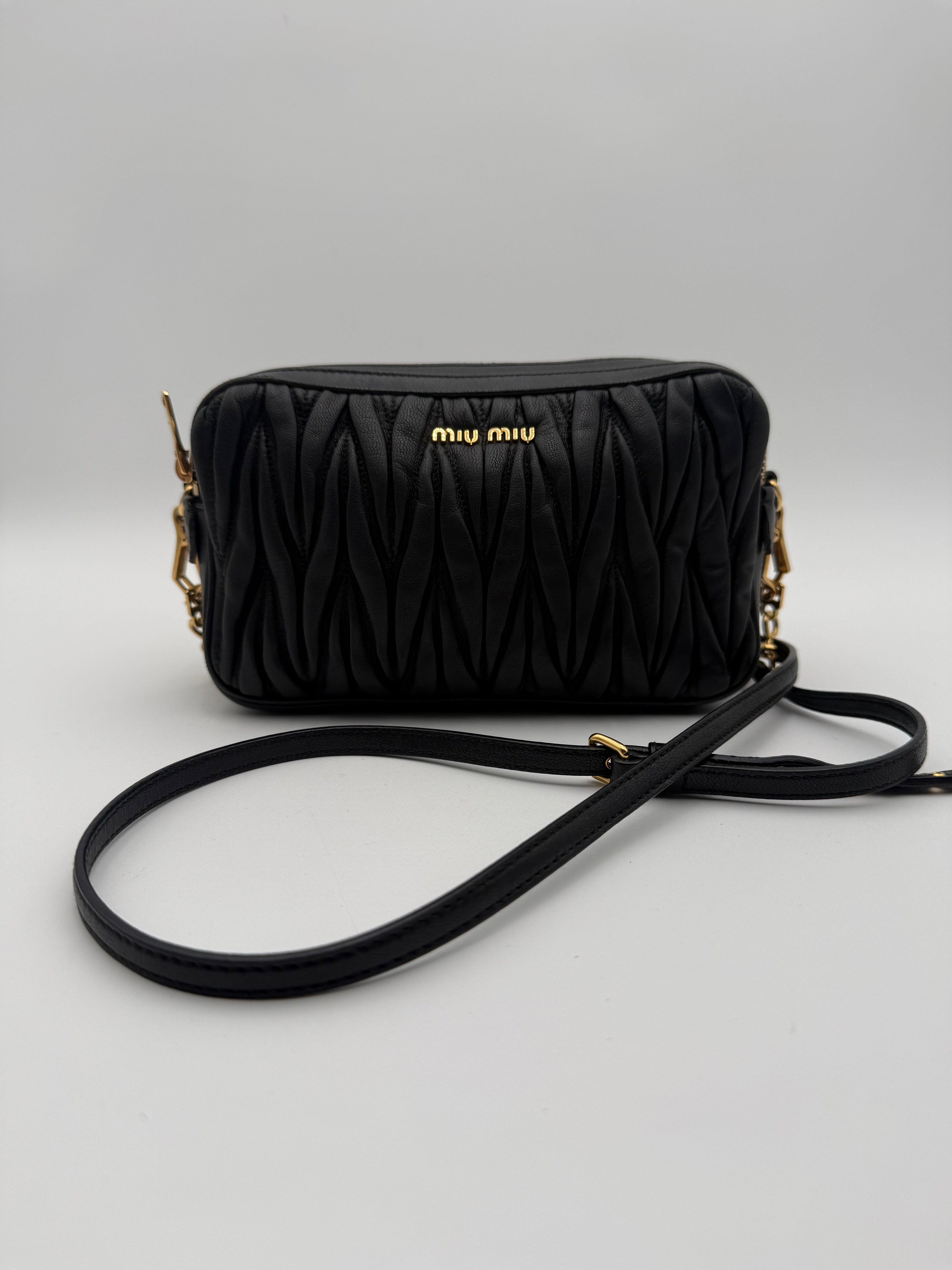 Miu Miu Borsa Camera a Tracolla in Pelle Matelassé Nera - Mercatino di Ninni