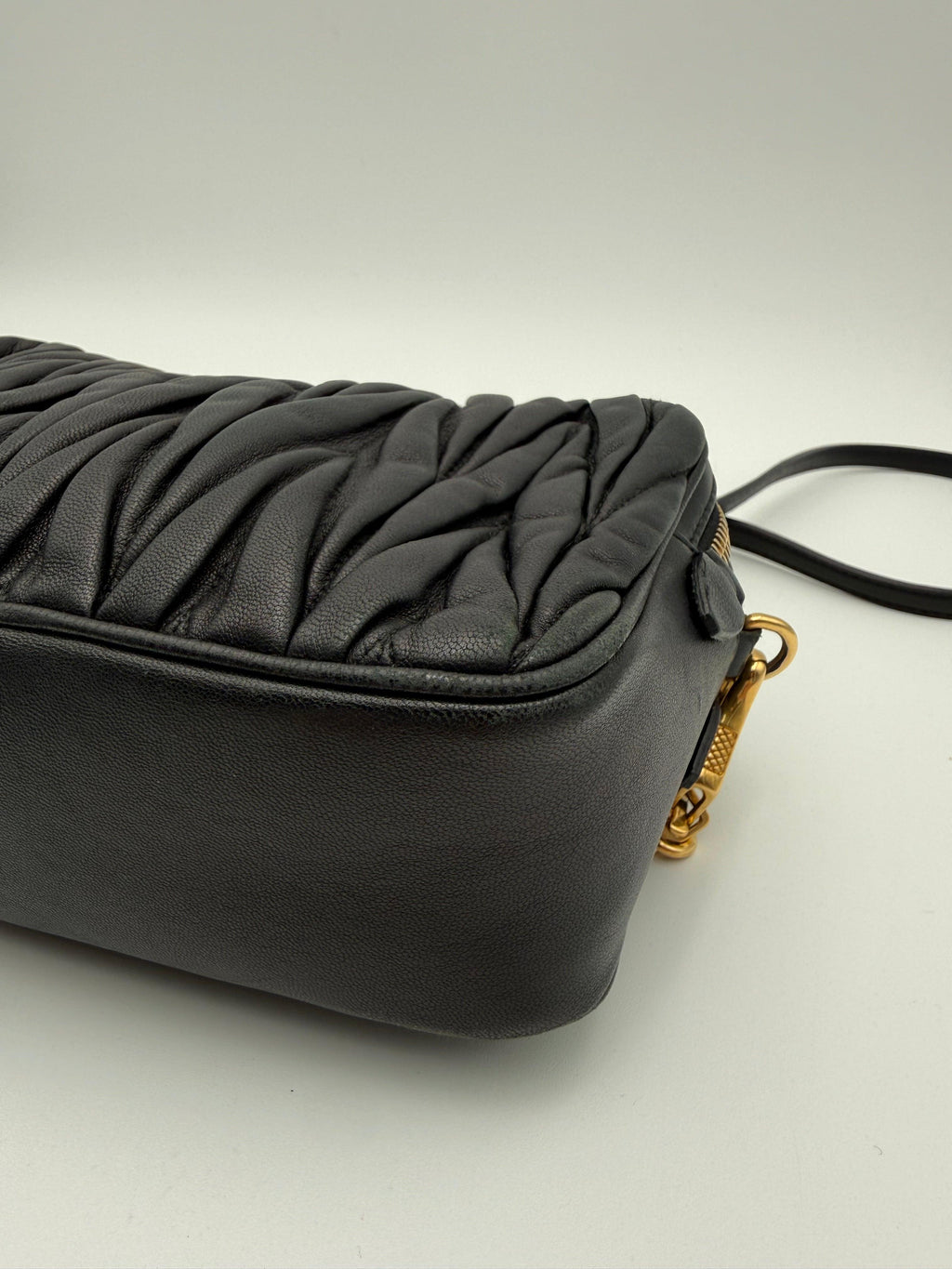 Miu Miu Borsa Camera a Tracolla in Pelle Matelassé Nera - Mercatino di Ninni