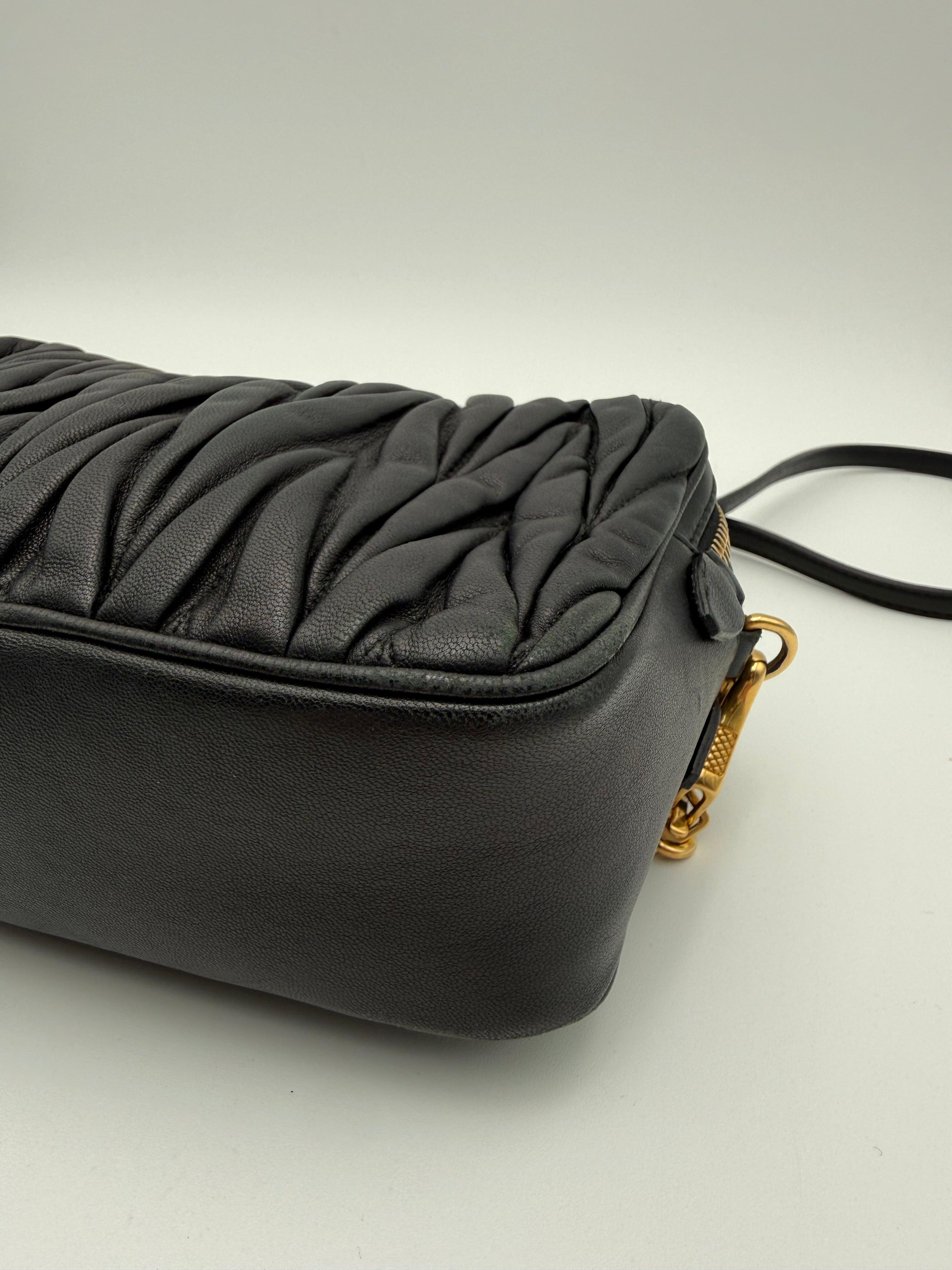 Miu Miu Borsa Camera a Tracolla in Pelle Matelassé Nera - Mercatino di Ninni