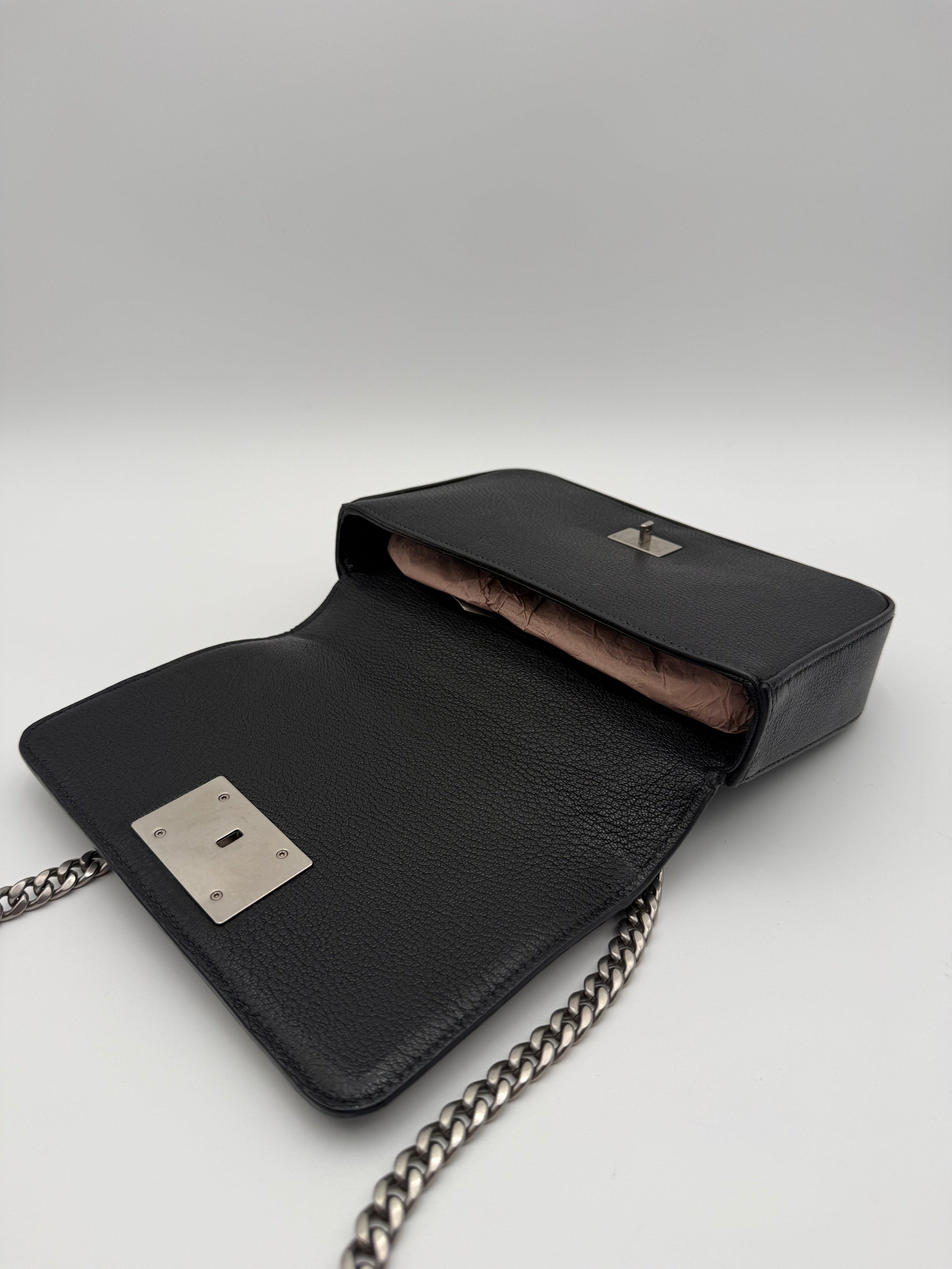 Miu Miu Borsa Pattina a Tracolla in Pelle Madras Nero - Mercatino di Ninni