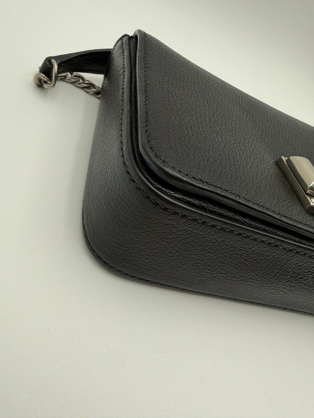 Miu Miu Borsa Pattina a Tracolla in Pelle Madras Nero - Mercatino di Ninni