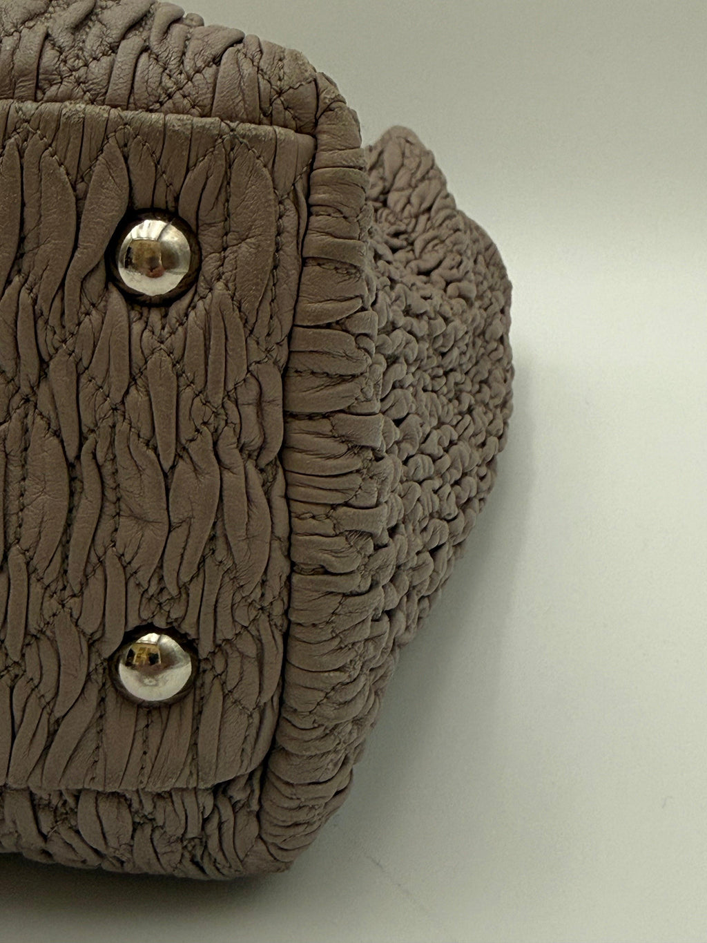 Miu Miu Borsa Shopping in Pelle Cloquet Tortora