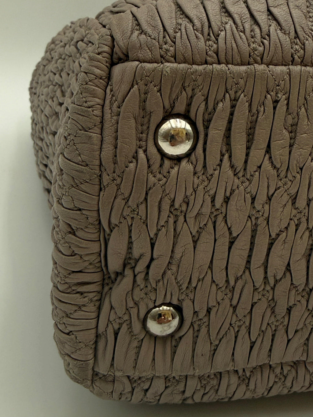 Miu Miu Borsa Shopping in Pelle Cloquet Tortora