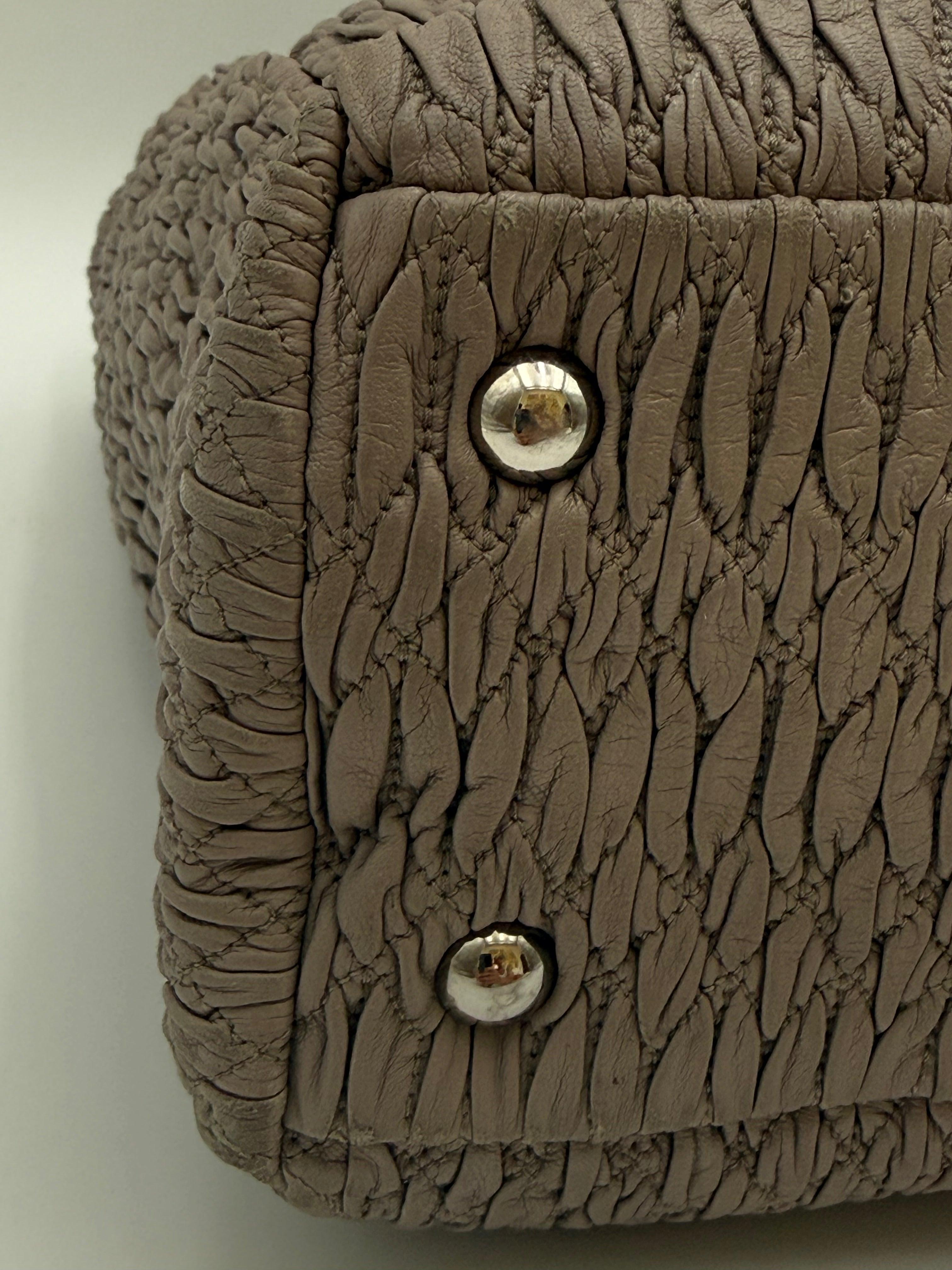 Miu Miu Borsa Shopping in Pelle Cloquet Tortora